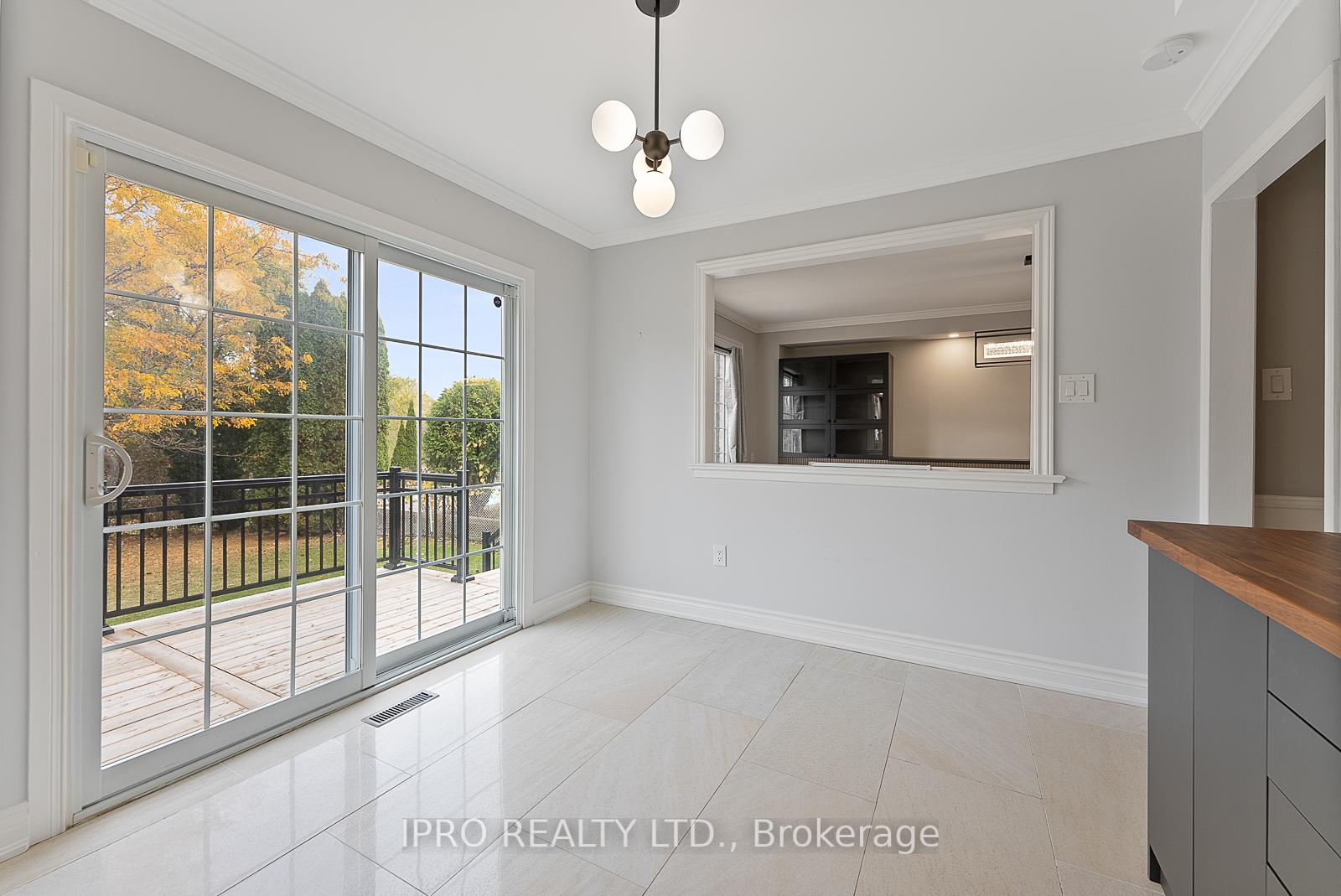 Photo 8 of 907 Leslie Valley Drive, Newmarket, Huron Heights-Leslie Valley — HOMEH
