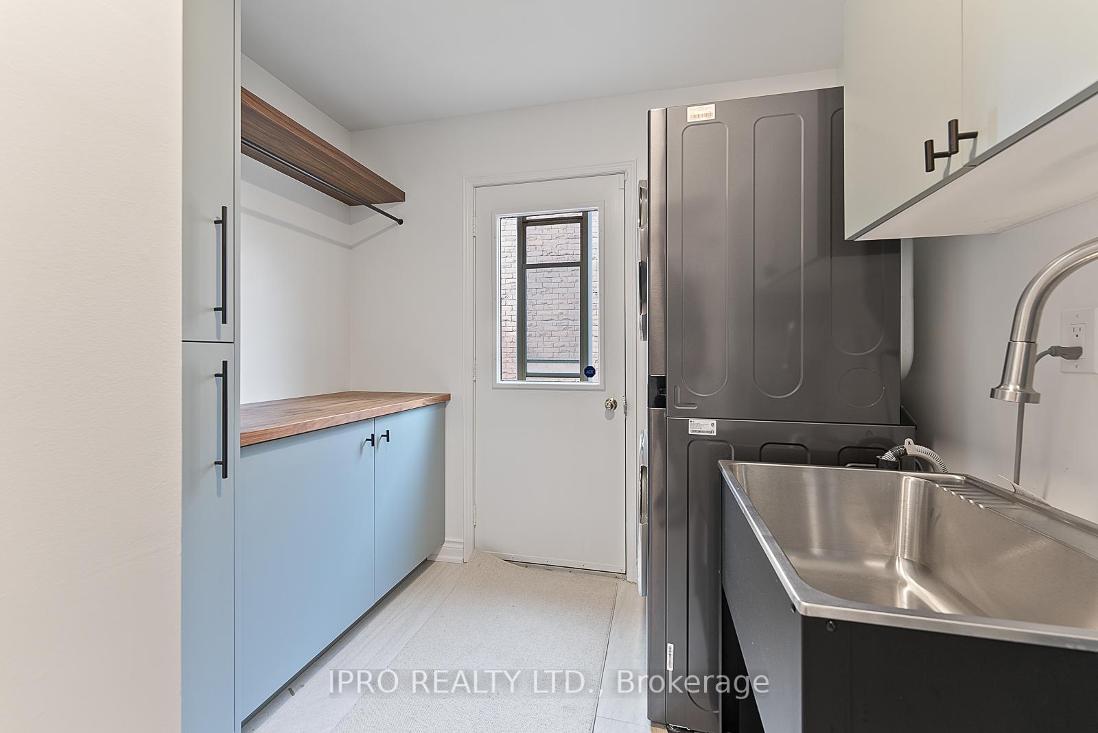 Photo 19 of 907 Leslie Valley Drive, Newmarket, Huron Heights-Leslie Valley — HOMEH
