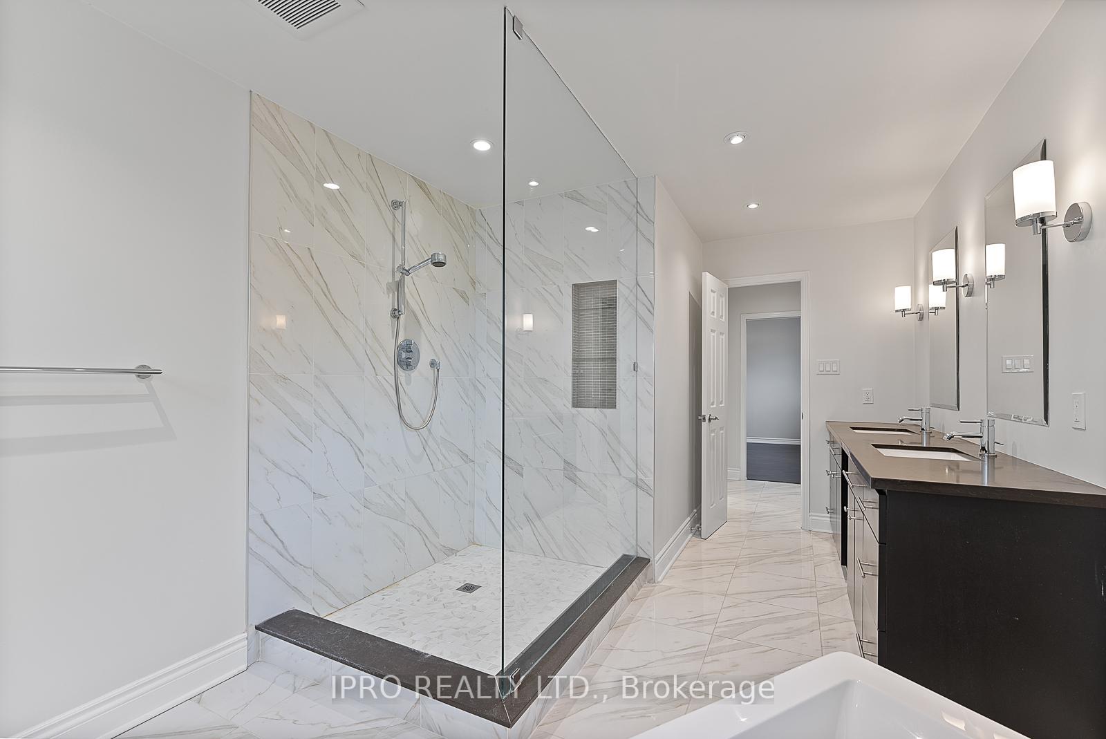 Photo 26 of 907 Leslie Valley Drive, Newmarket, Huron Heights-Leslie Valley — HOMEH