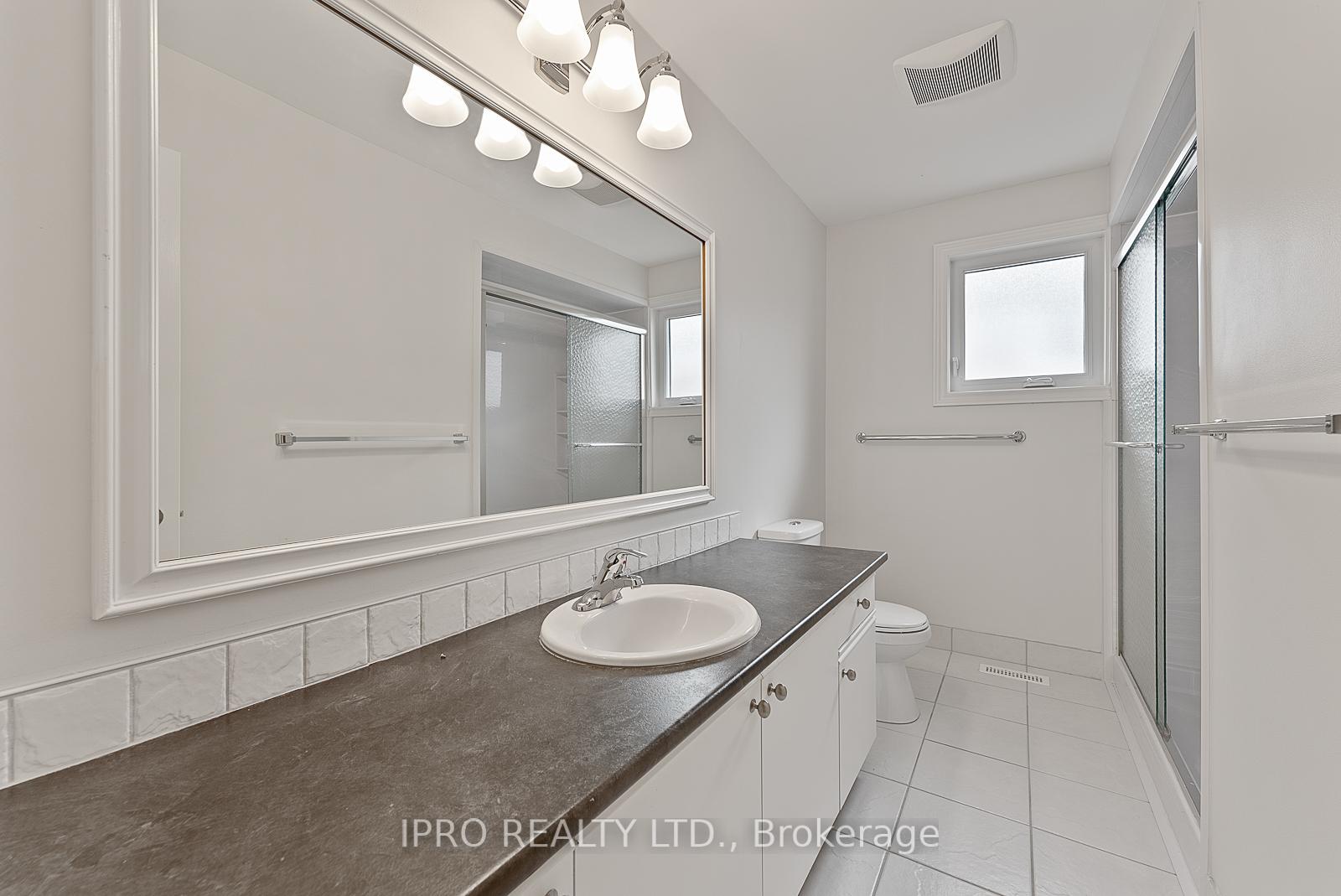Photo 33 of 907 Leslie Valley Drive, Newmarket, Huron Heights-Leslie Valley — HOMEH