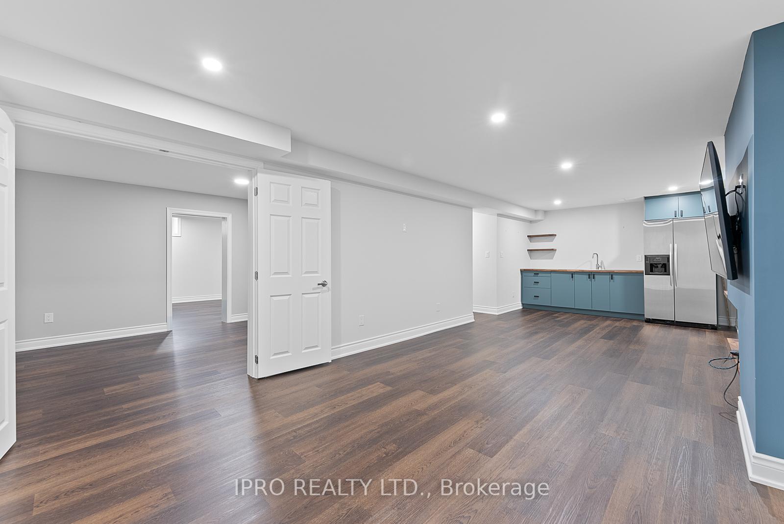 Photo 38 of 907 Leslie Valley Drive, Newmarket, Huron Heights-Leslie Valley — HOMEH