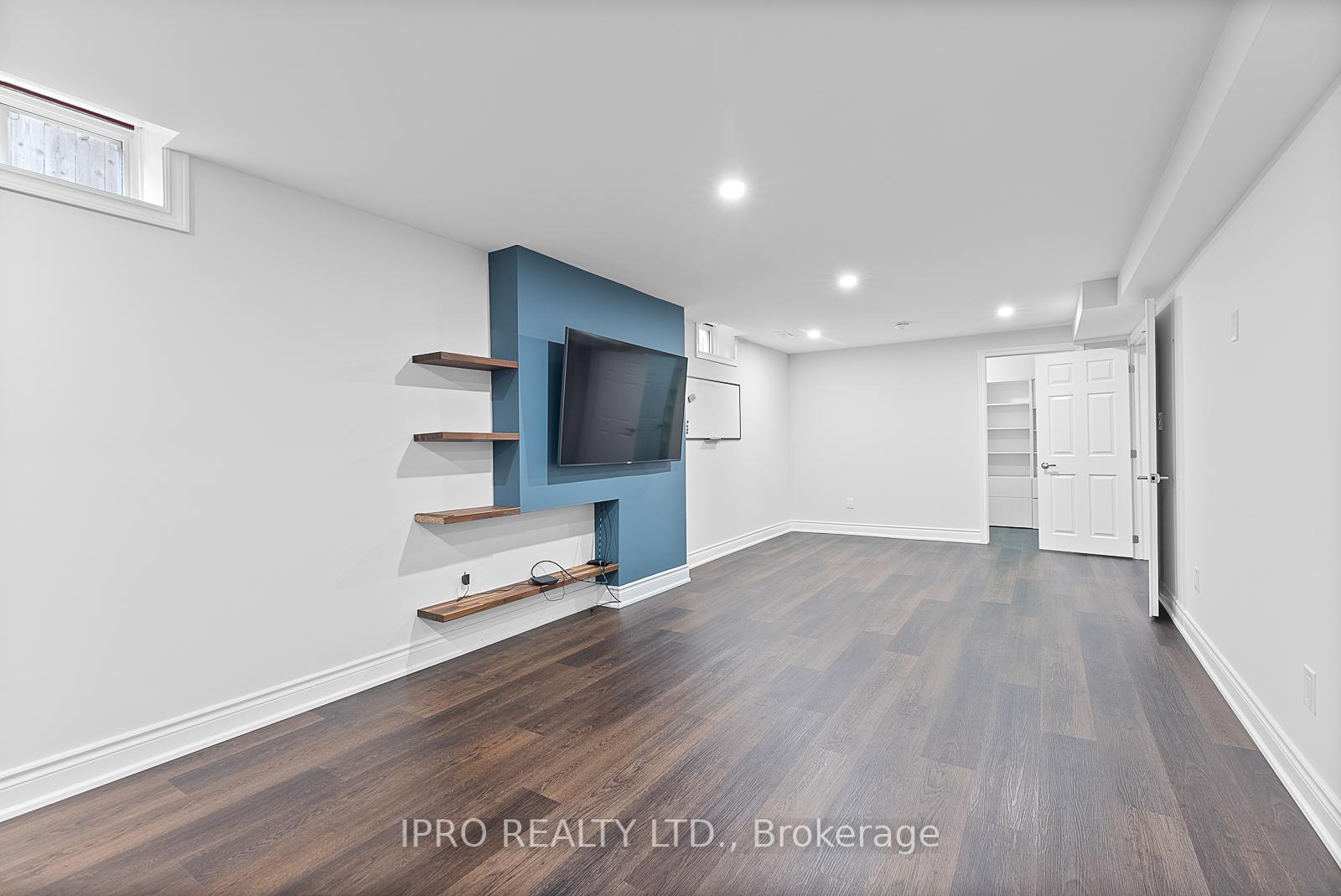 Photo 27 of 907 Leslie Valley Drive, Newmarket, Huron Heights-Leslie Valley — HOMEH