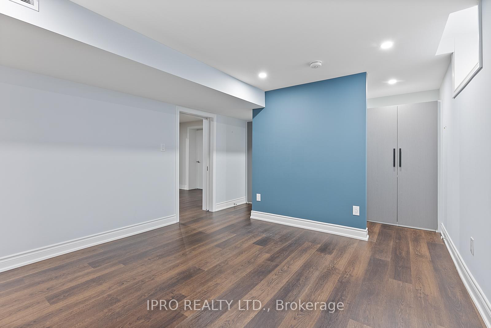 Photo 21 of 907 Leslie Valley Drive, Newmarket, Huron Heights-Leslie Valley — HOMEH