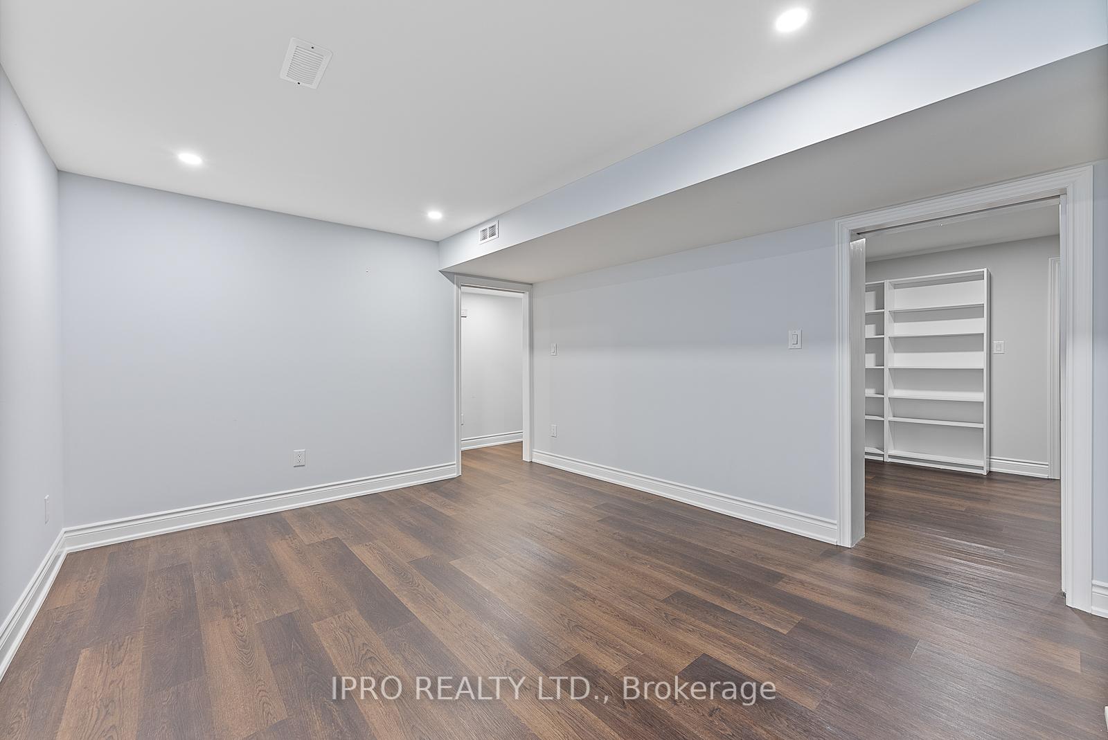 Photo 34 of 907 Leslie Valley Drive, Newmarket, Huron Heights-Leslie Valley — HOMEH