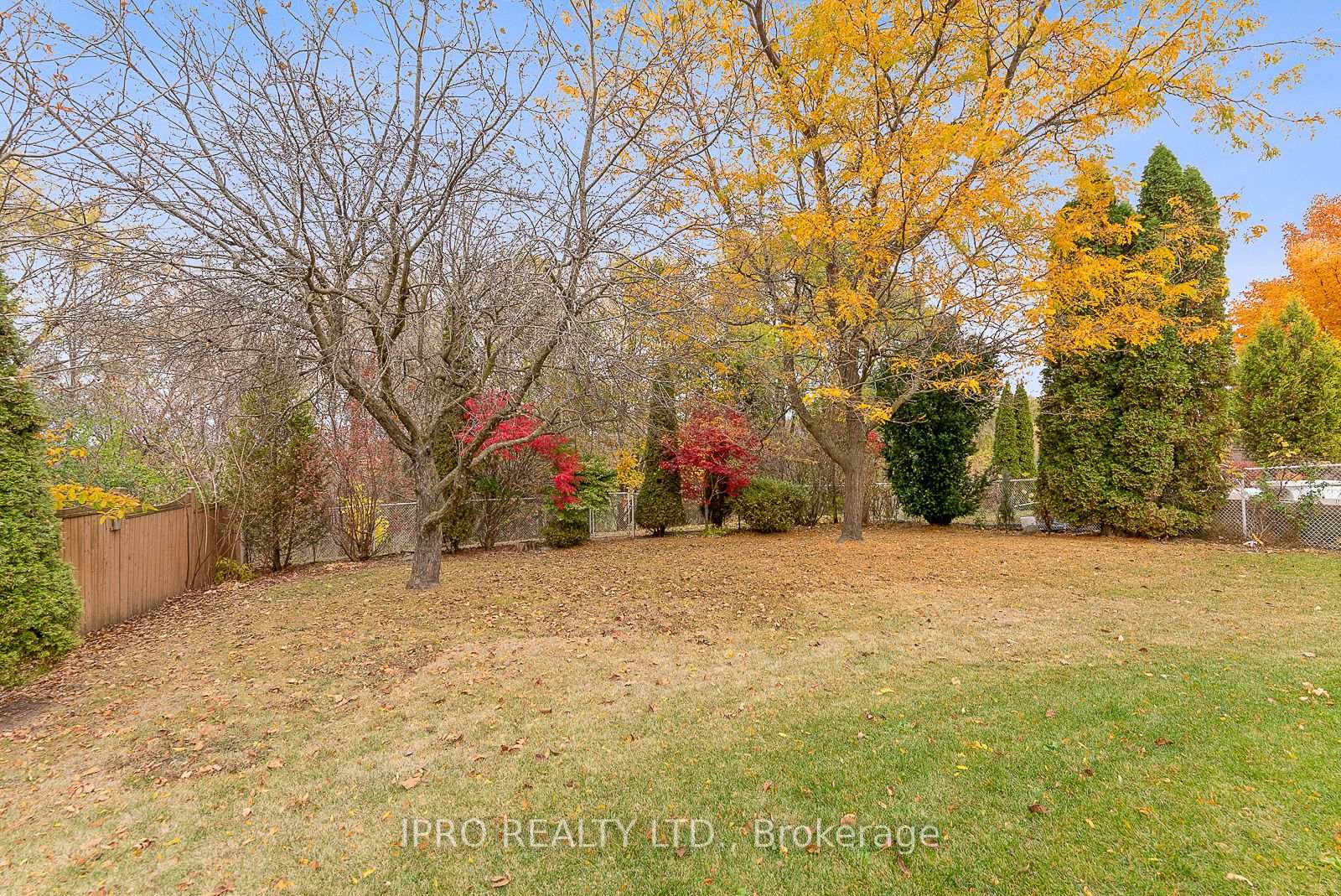 Photo 36 of 907 Leslie Valley Drive, Newmarket, Huron Heights-Leslie Valley — HOMEH