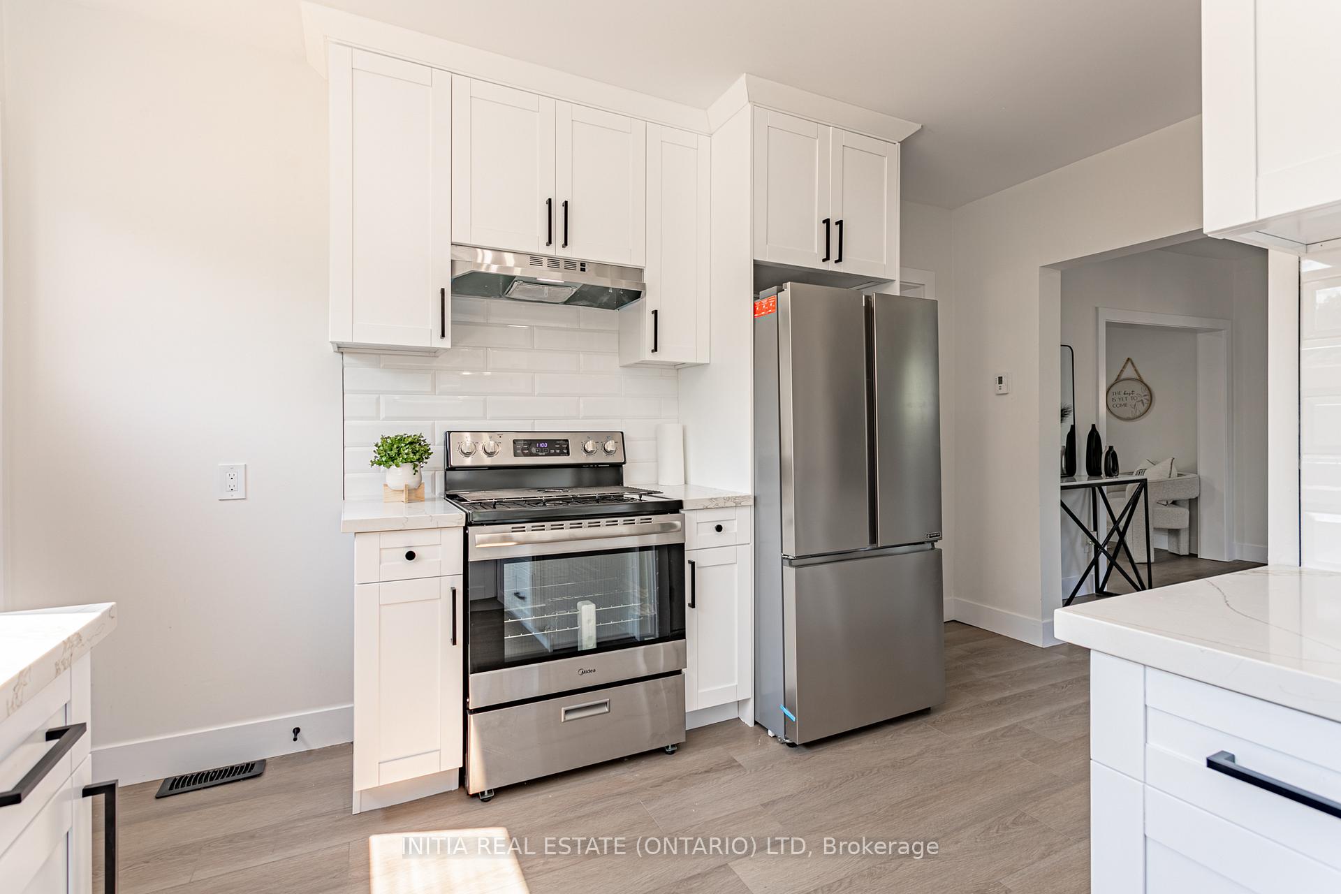 Photo 10 of 138 Sutton Street, Sarnia — HOMEH
