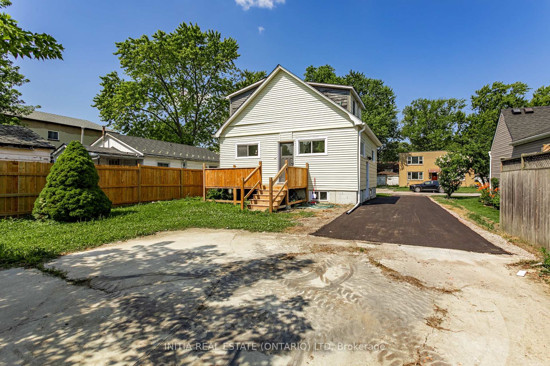 Photo 33 of 138 Sutton Street, Sarnia — HOMEH
