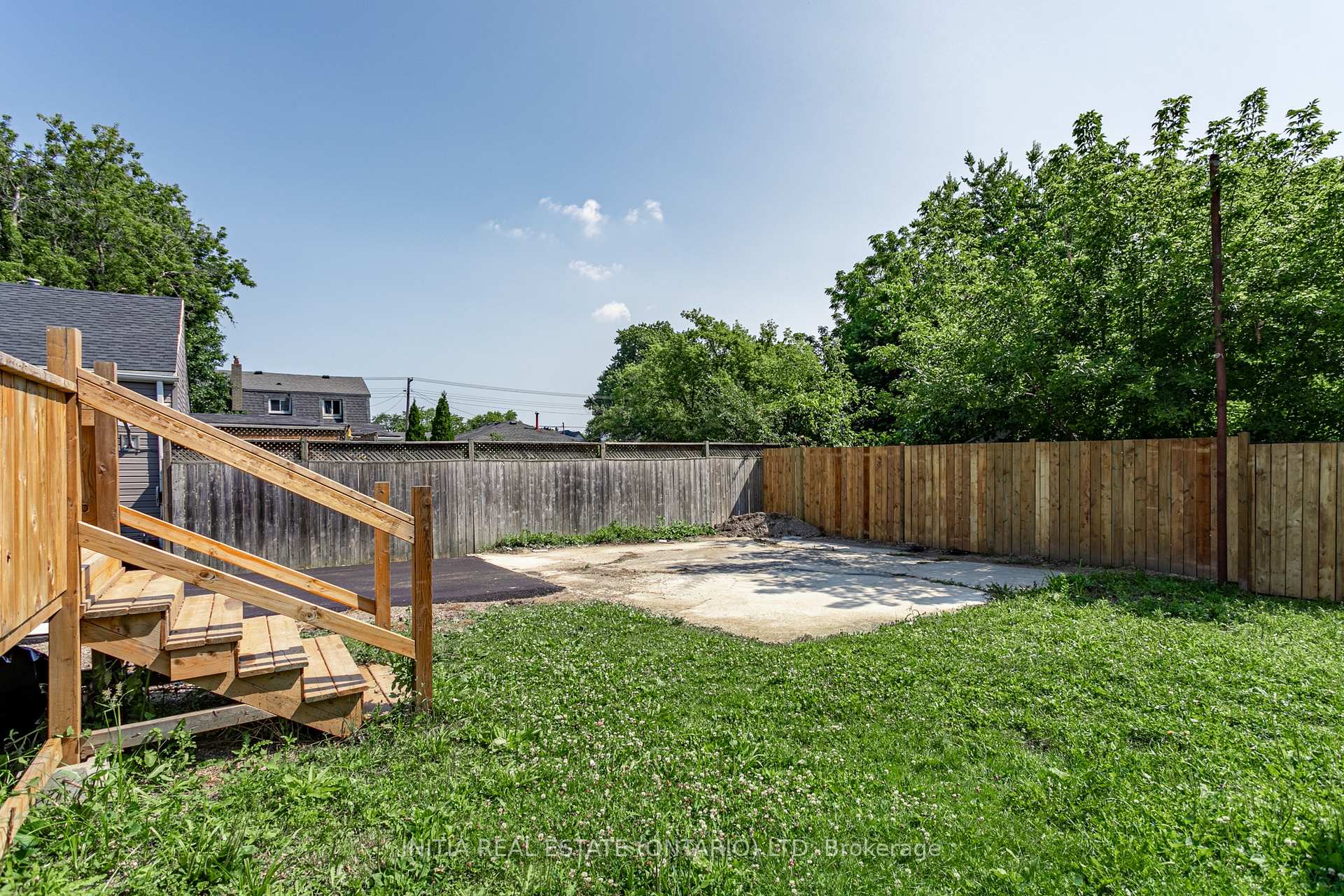 Photo 24 of 138 Sutton Street, Sarnia — HOMEH