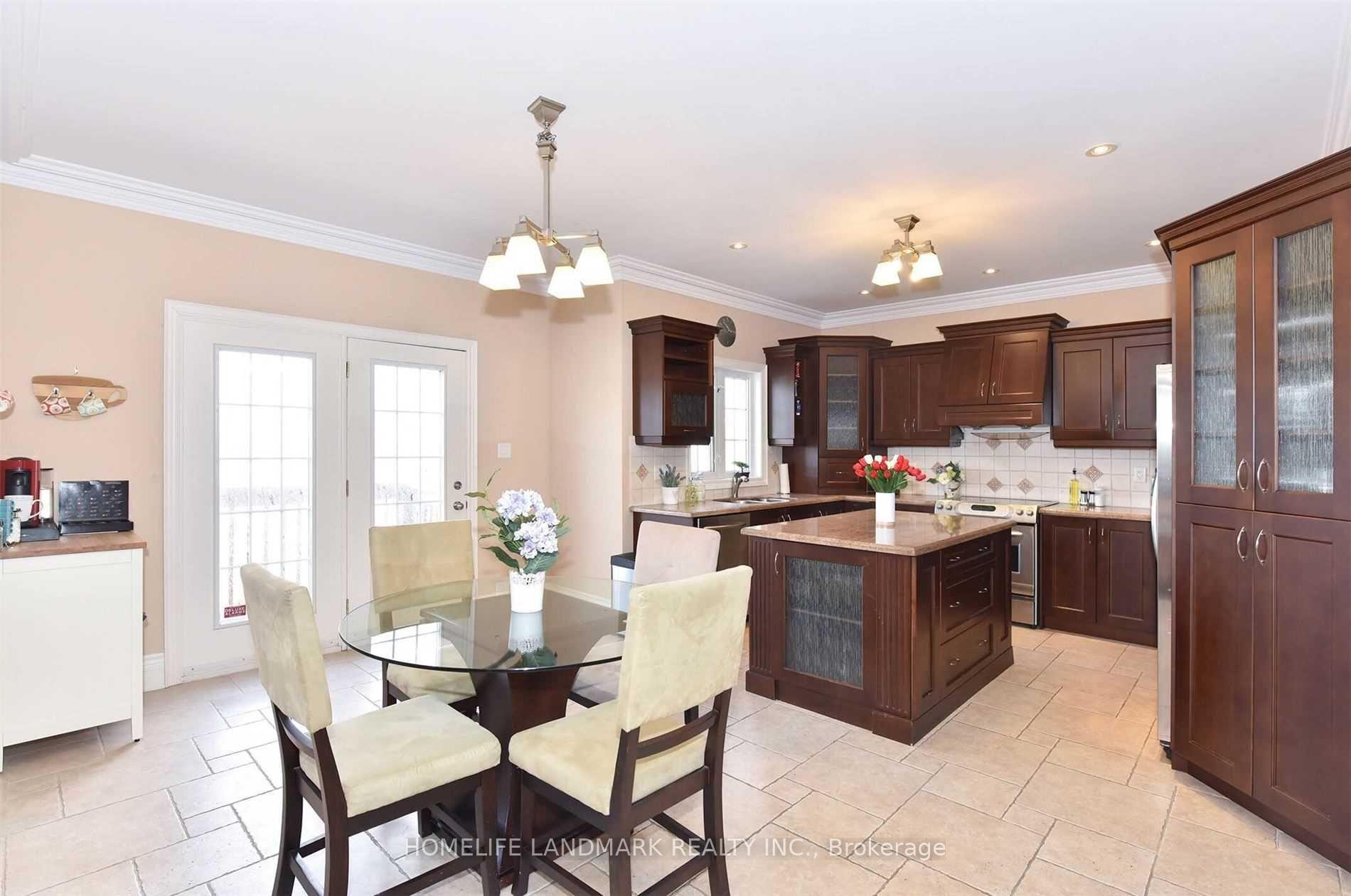 Photo 5 of 148 Windrose (Main & Upper) Court, Vaughan, East Woodbridge — HOMEH