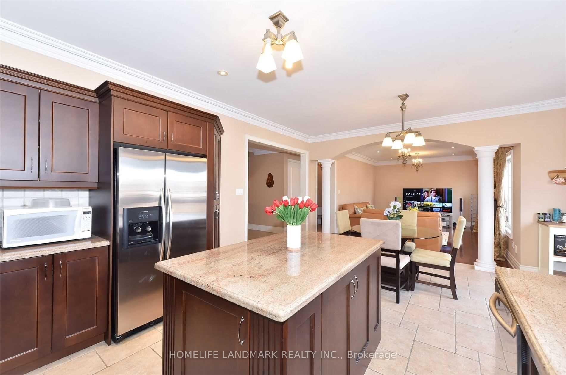 Photo 3 of 148 Windrose (Main & Upper) Court, Vaughan, East Woodbridge — HOMEH