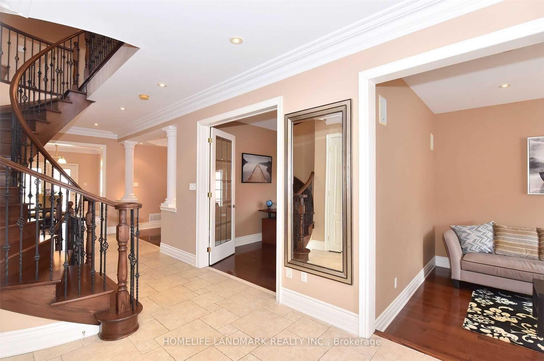 Photo 9 of 148 Windrose (Main & Upper) Court, Vaughan, East Woodbridge — HOMEH