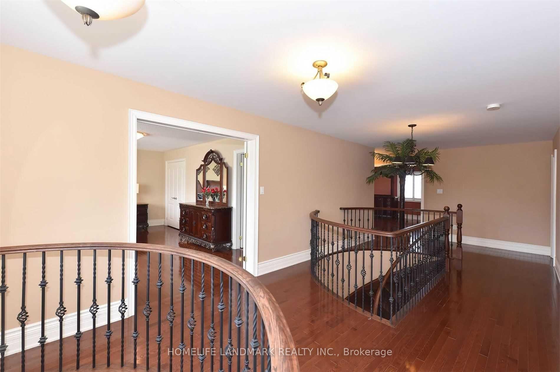 Photo 7 of 148 Windrose (Main & Upper) Court, Vaughan, East Woodbridge — HOMEH