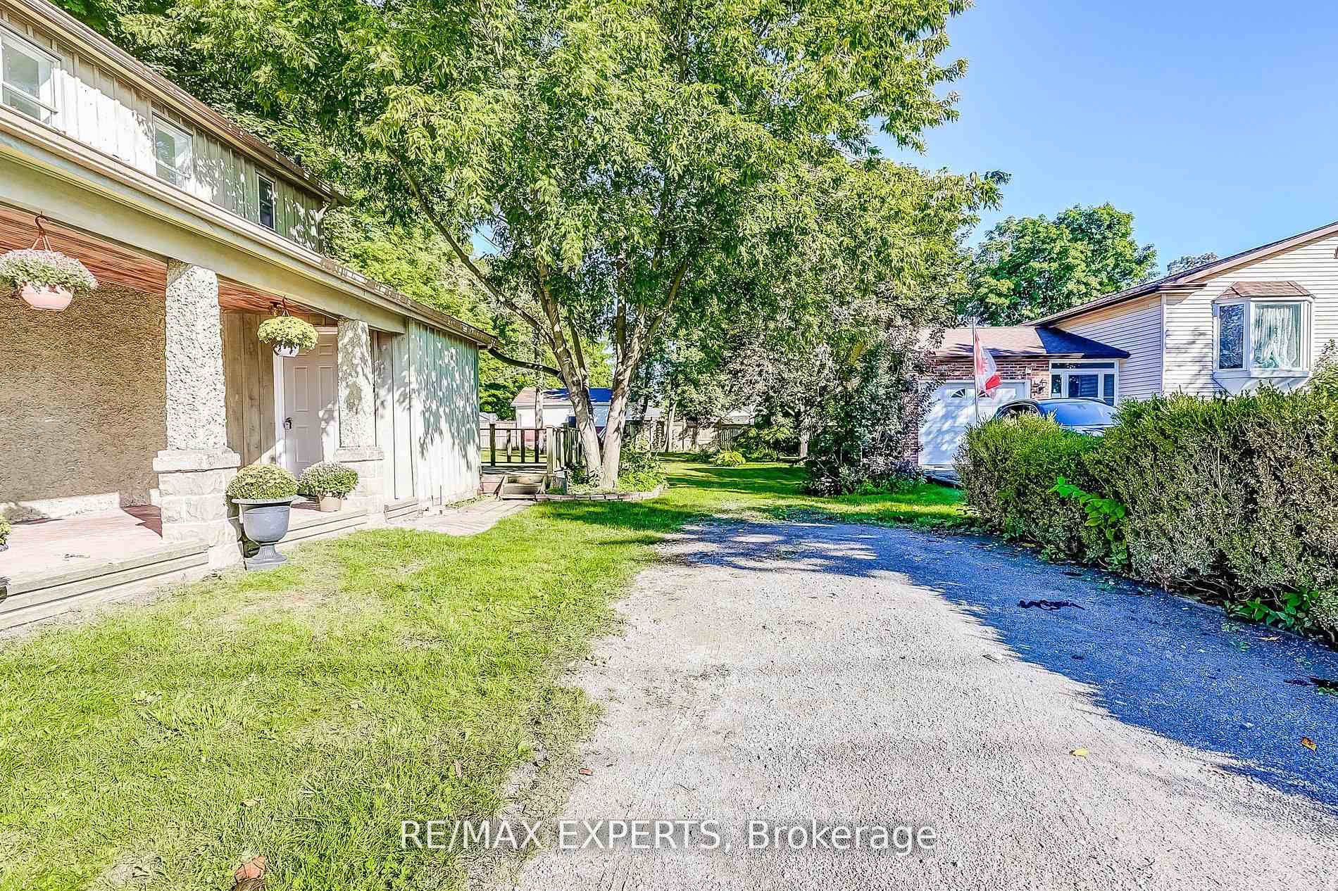 Photo 18 of 76 Winchester Road E, Whitby, Brooklin — HOMEH