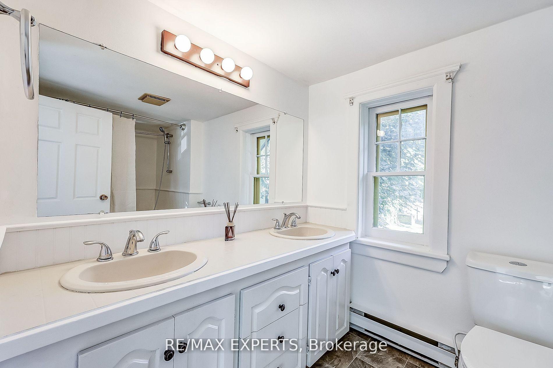 Photo 19 of 76 Winchester Road E, Whitby, Brooklin — HOMEH