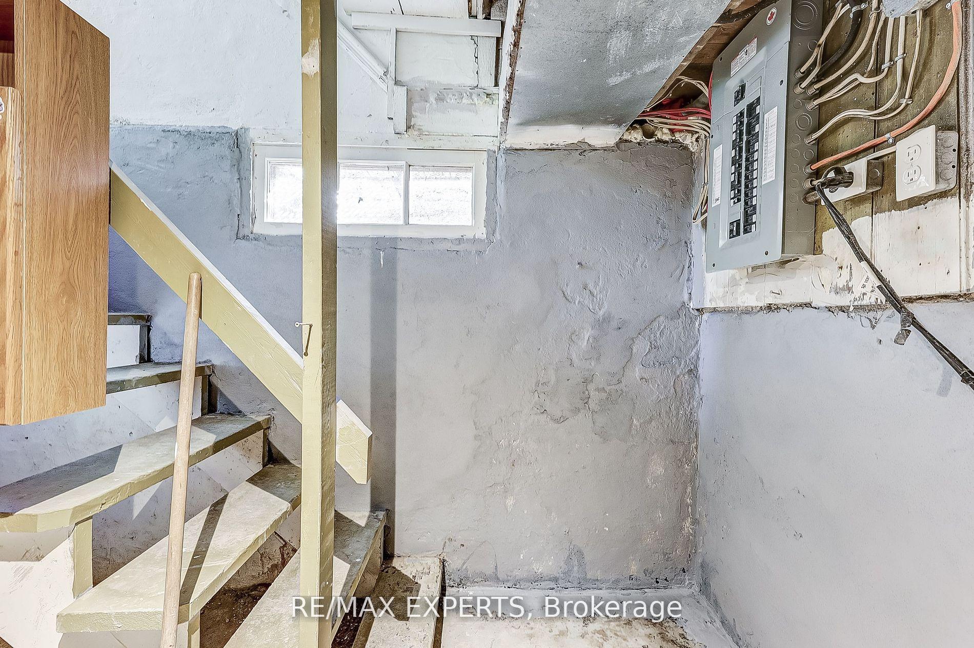 Photo 28 of 76 Winchester Road E, Whitby, Brooklin — HOMEH