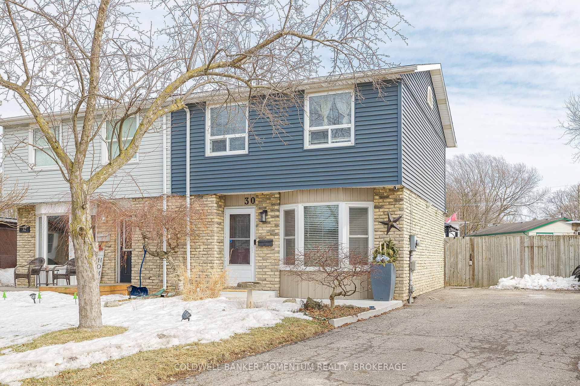 Photo 1 of 30 St. Hildas Court, St. Catharines, Haig — HOMEH