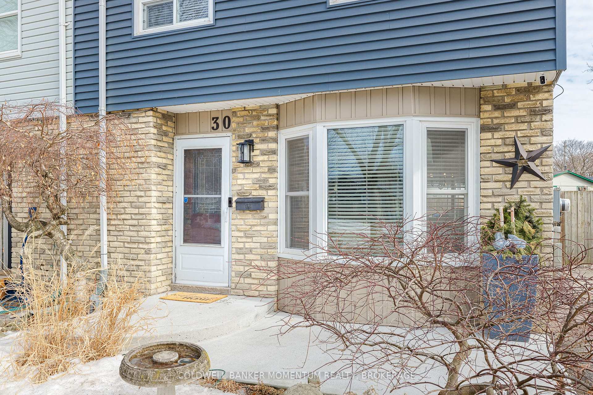 Photo 2 of 30 St. Hildas Court, St. Catharines, Haig — HOMEH