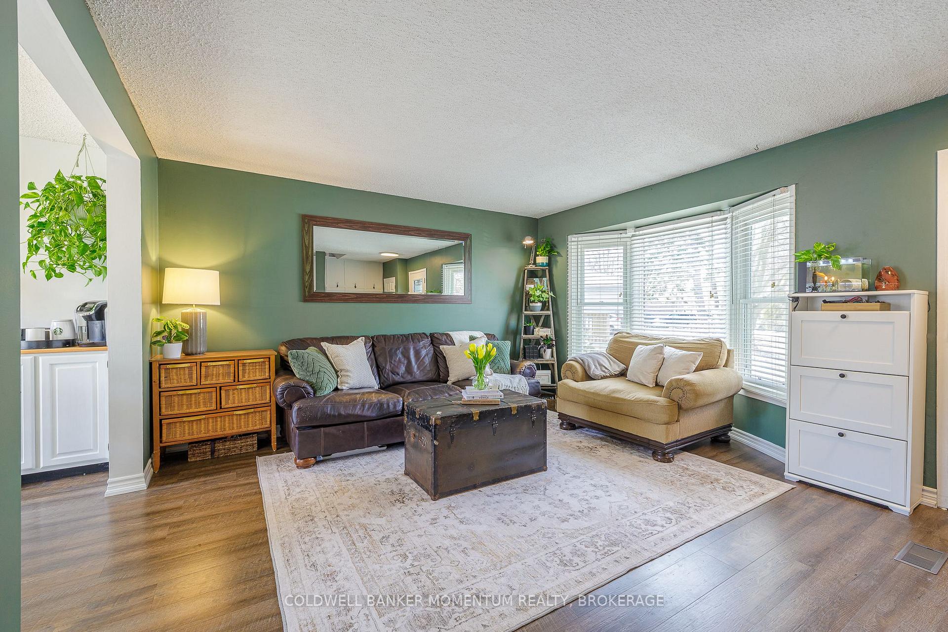 Photo 4 of 30 St. Hildas Court, St. Catharines, Haig — HOMEH
