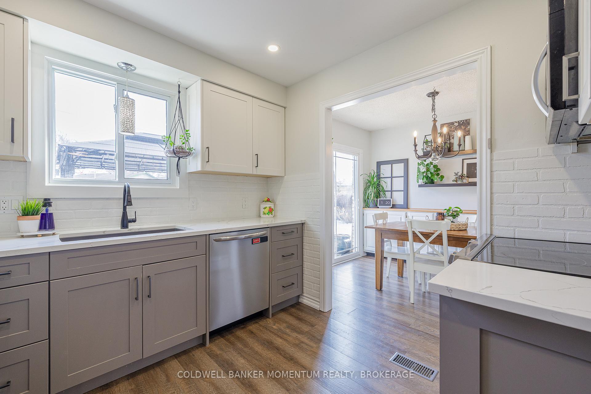 Photo 5 of 30 St. Hildas Court, St. Catharines, Haig — HOMEH