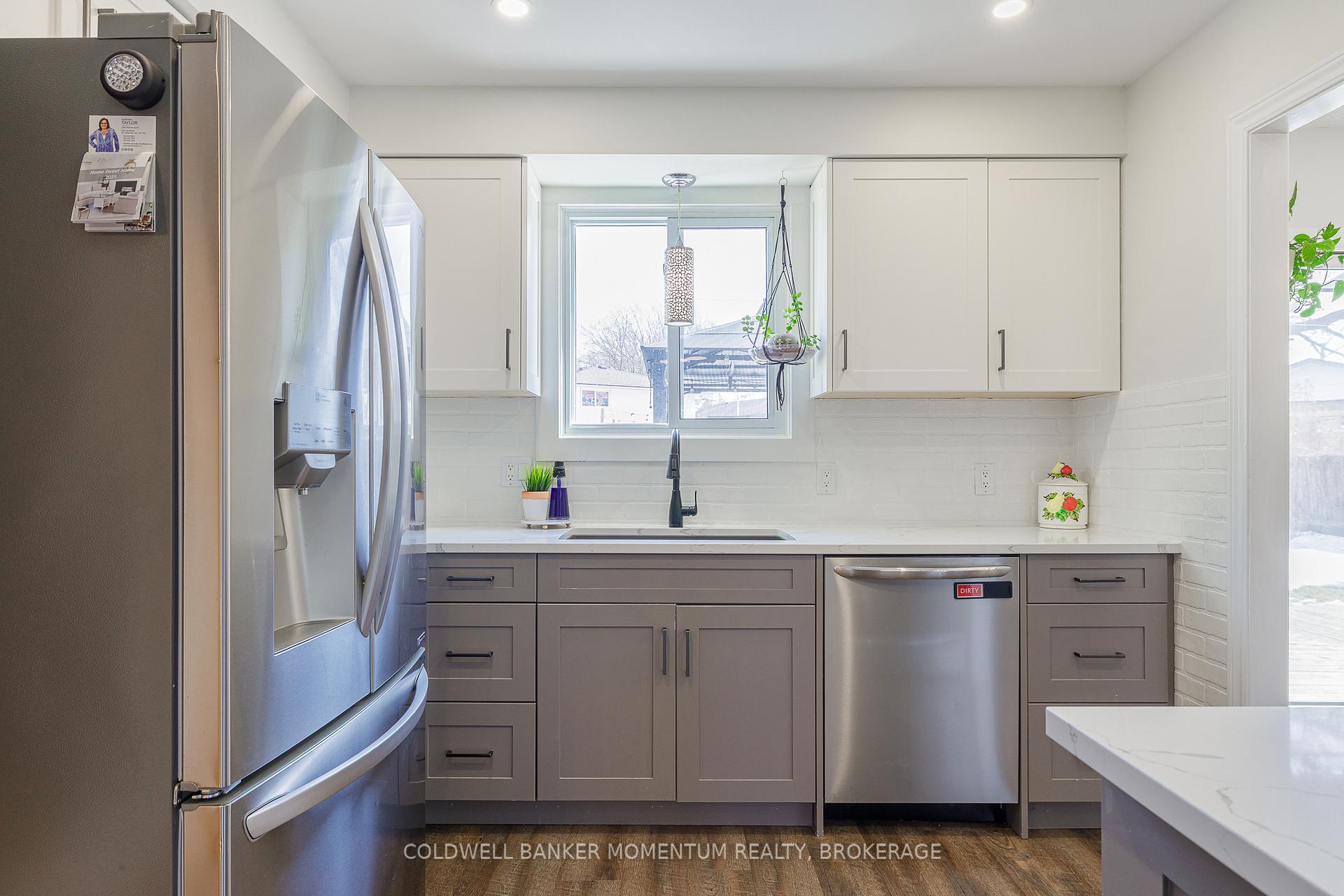 Photo 9 of 30 St. Hildas Court, St. Catharines, Haig — HOMEH