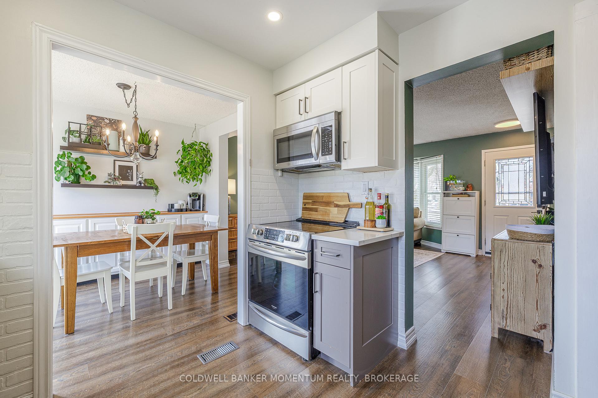 Photo 7 of 30 St. Hildas Court, St. Catharines, Haig — HOMEH