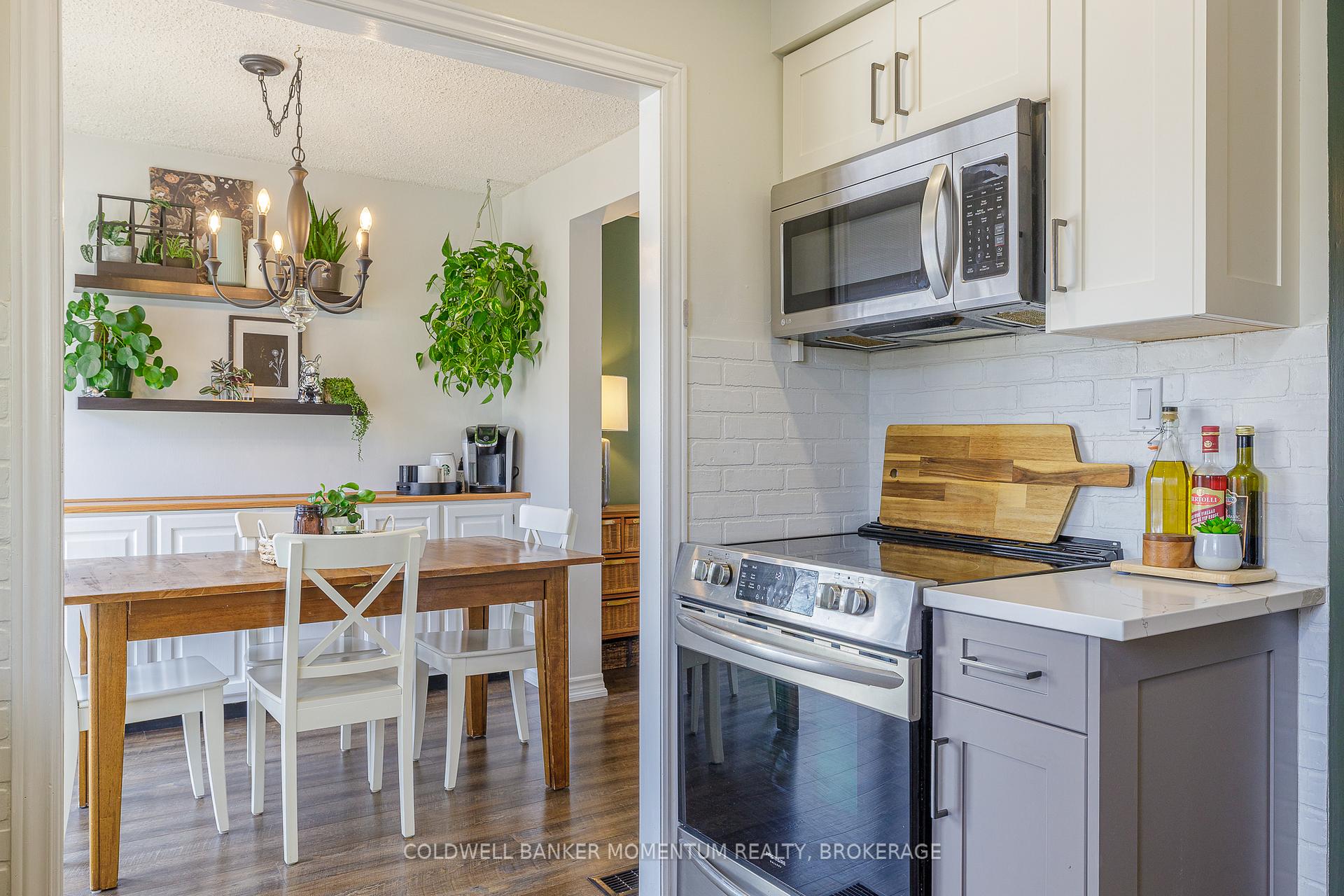 Photo 14 of 30 St. Hildas Court, St. Catharines, Haig — HOMEH