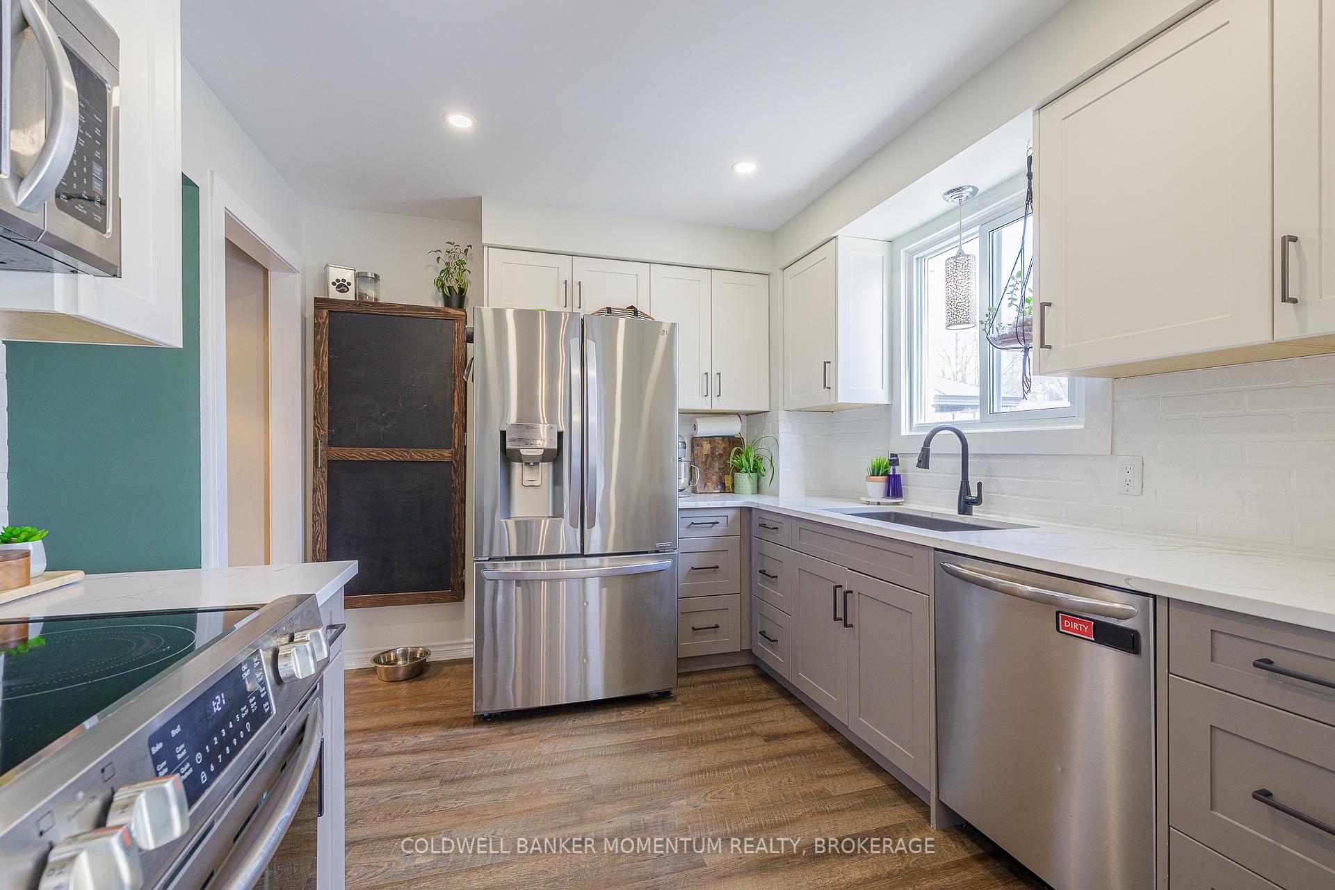 Photo 15 of 30 St. Hildas Court, St. Catharines, Haig — HOMEH