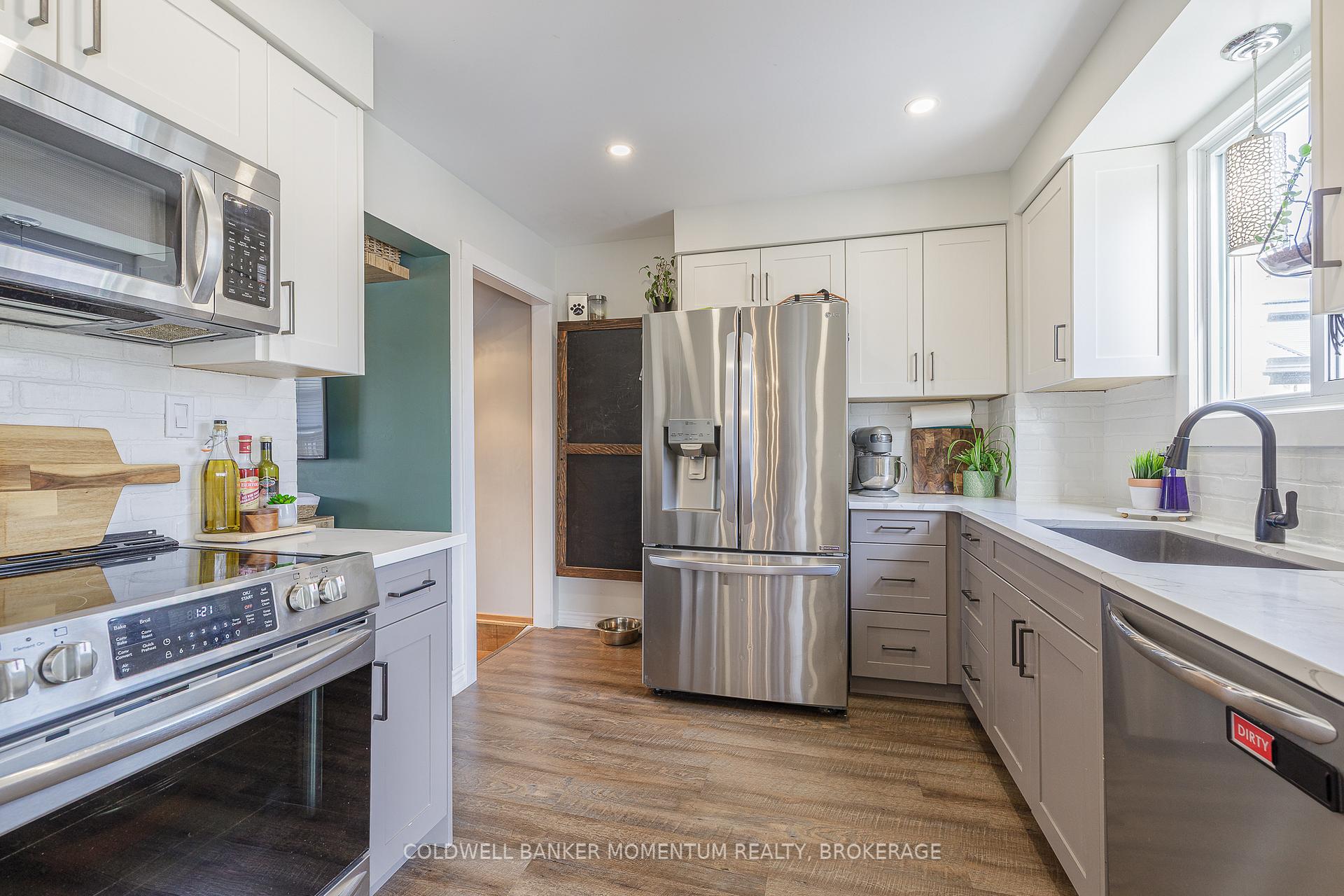 Photo 6 of 30 St. Hildas Court, St. Catharines, Haig — HOMEH
