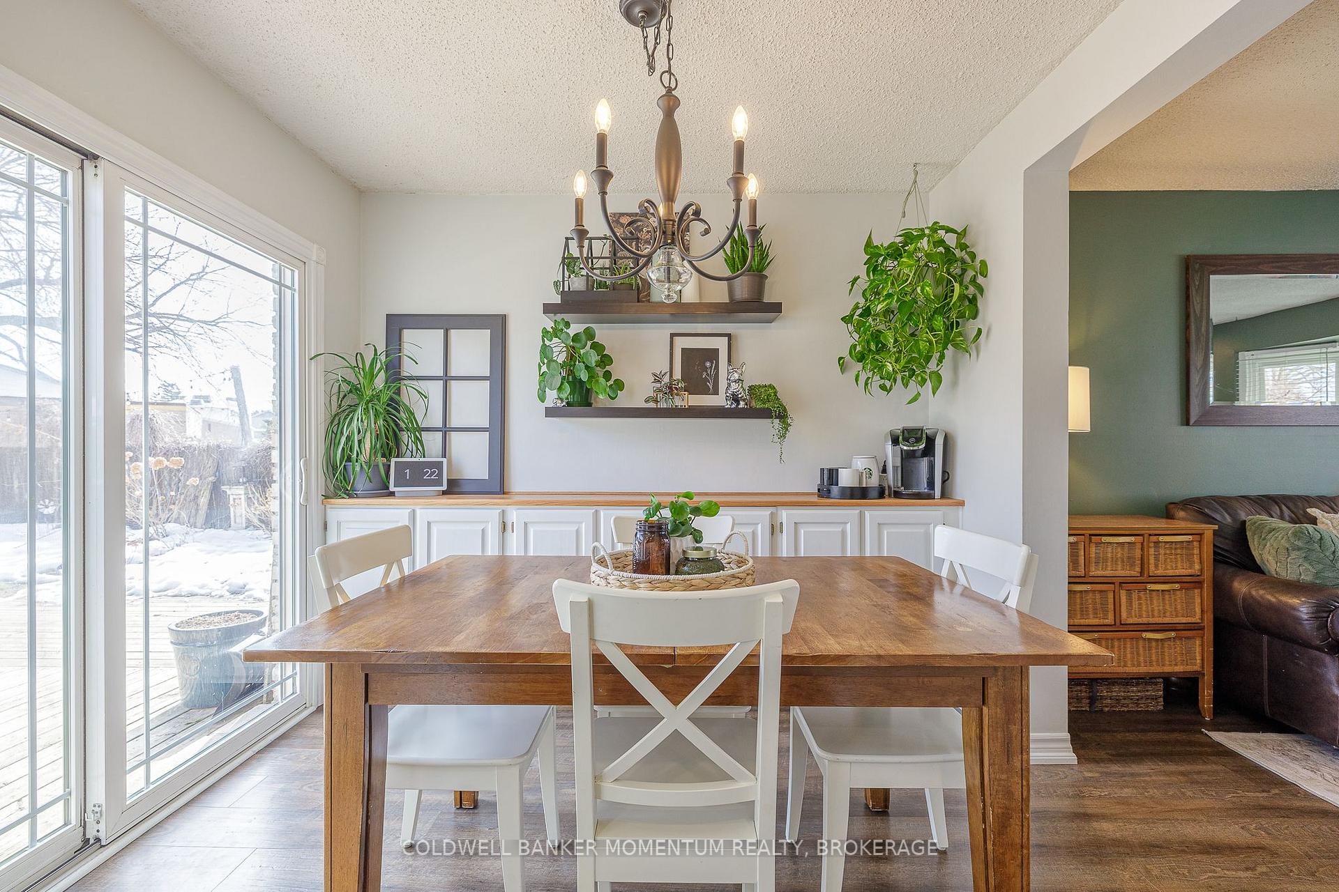Photo 16 of 30 St. Hildas Court, St. Catharines, Haig — HOMEH