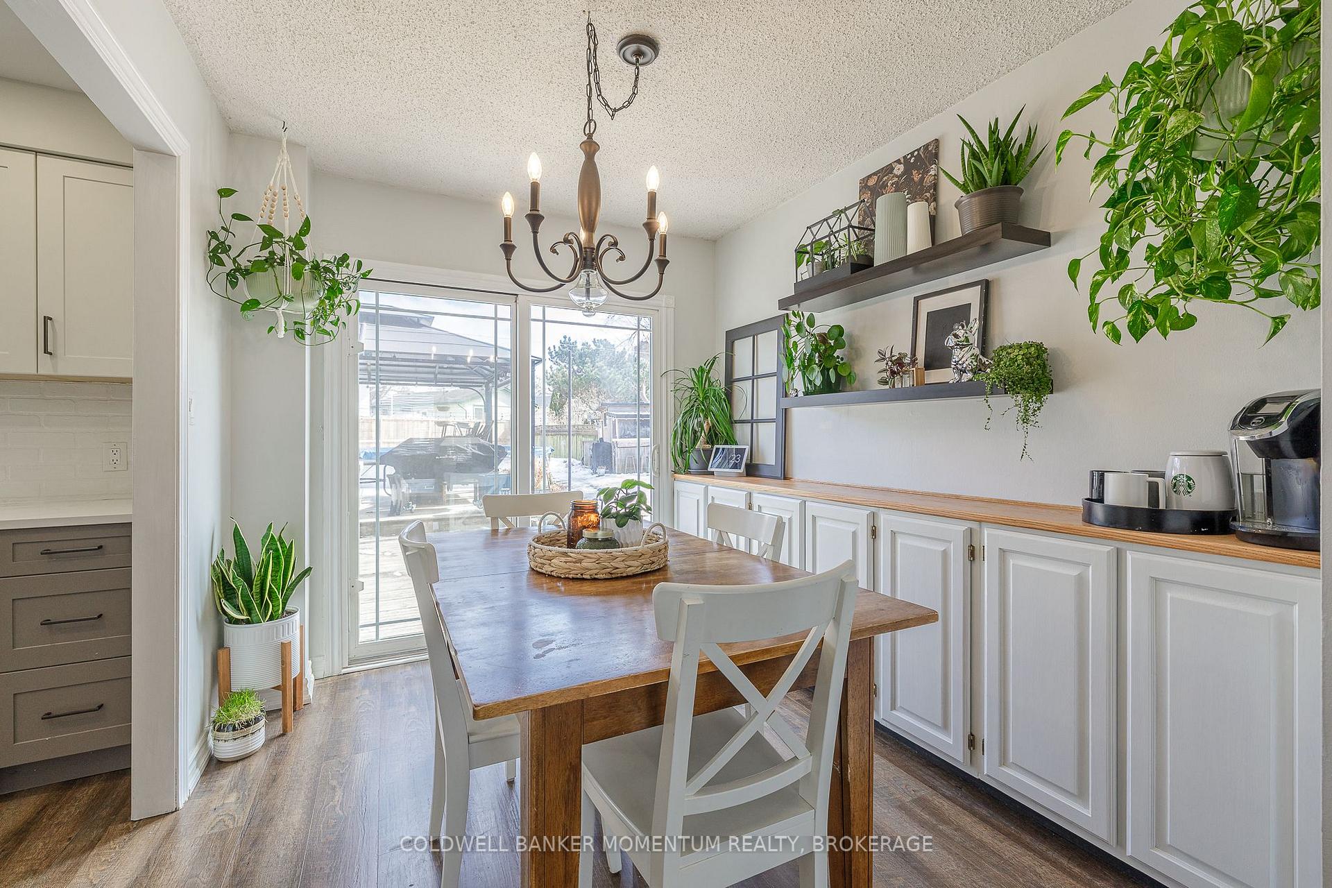 Photo 18 of 30 St. Hildas Court, St. Catharines, Haig — HOMEH