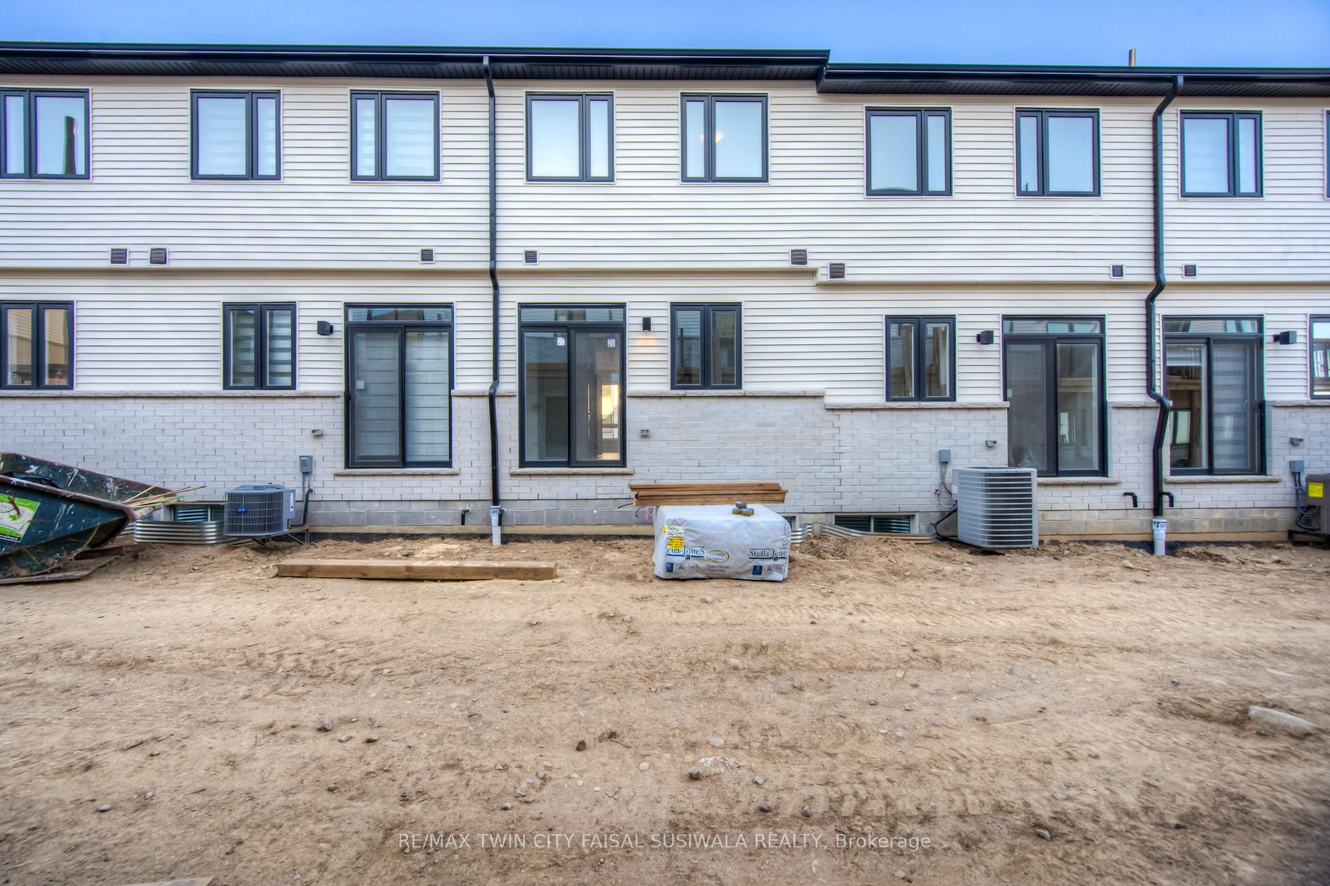 Photo 10 of Unit 82, 55 Tom Brown Drive, Brant, Paris — HOMEH