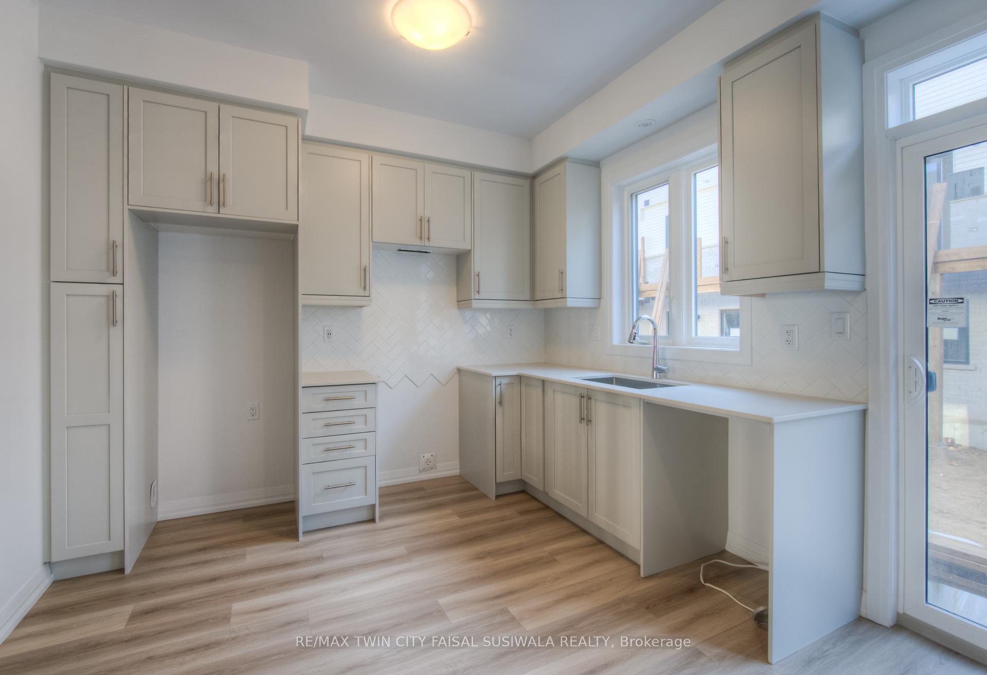 Photo 5 of Unit 82, 55 Tom Brown Drive, Brant, Paris — HOMEH