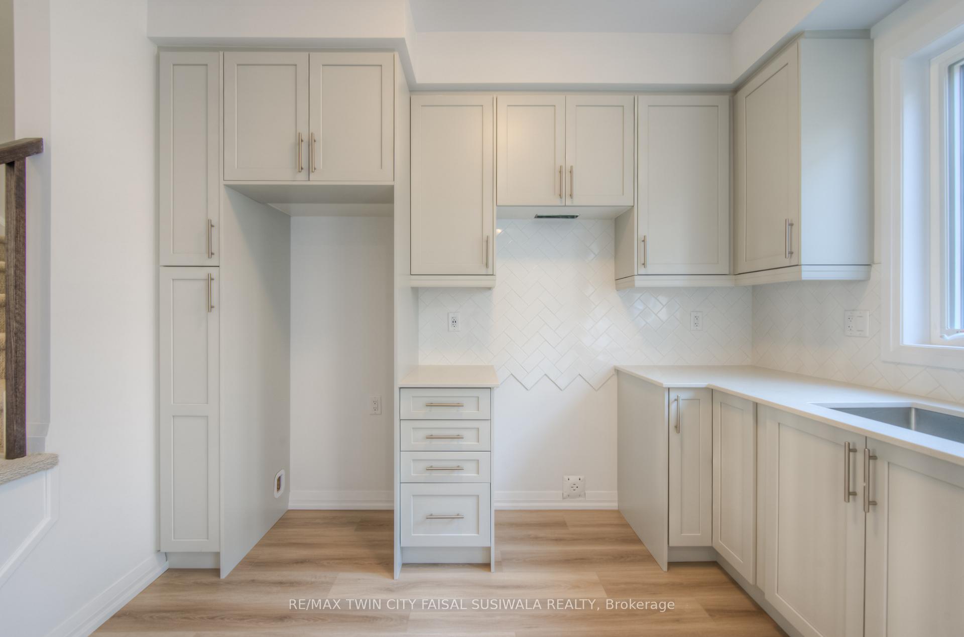 Photo 6 of Unit 82, 55 Tom Brown Drive, Brant, Paris — HOMEH