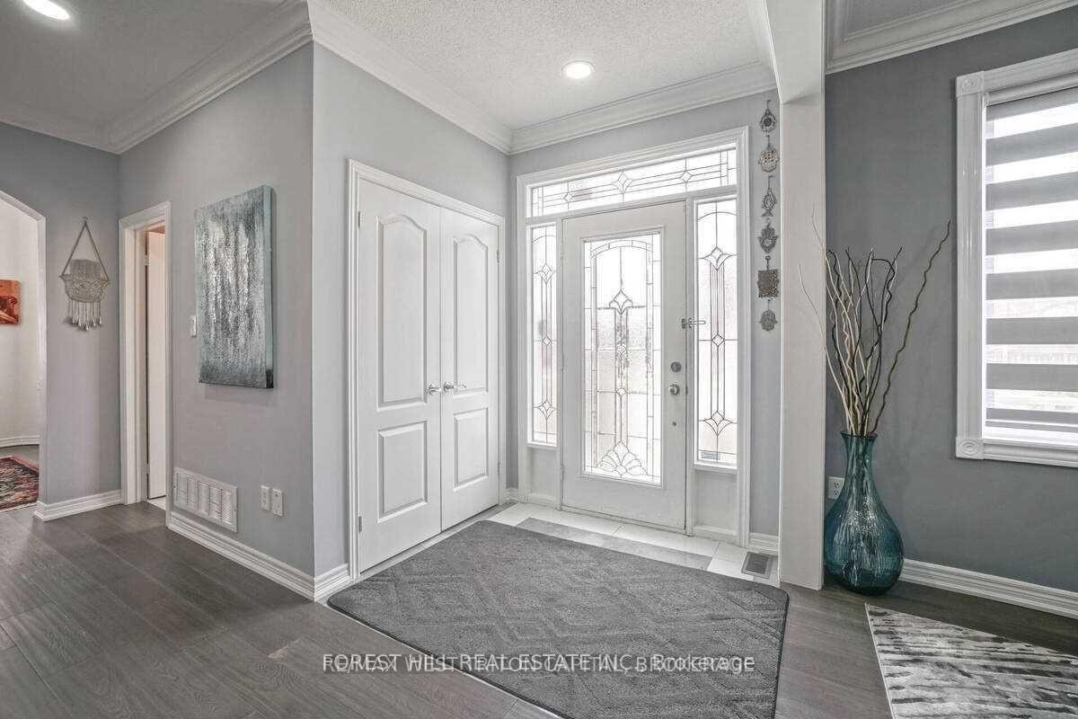 Photo 6 of 2 Reindeer Crescent N, Vaughan, Vellore Village — HOMEH