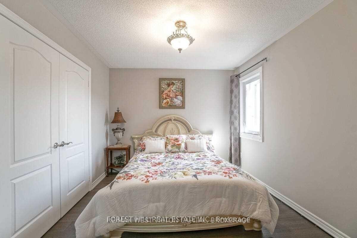 Photo 13 of 2 Reindeer Crescent N, Vaughan, Vellore Village — HOMEH