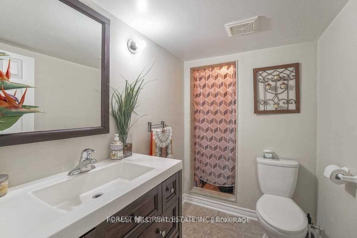 Photo 32 of 2 Reindeer Crescent N, Vaughan, Vellore Village — HOMEH