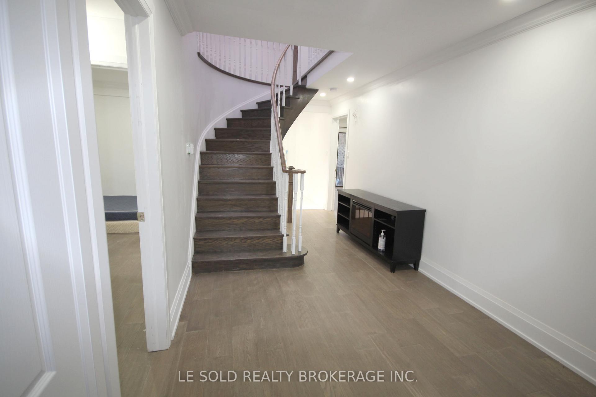 Photo 3 of Unit Upper, 750 Highglen Avenue, Markham, Middlefield — HOMEH