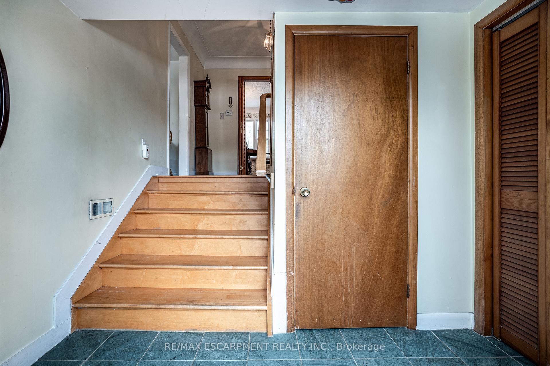 Photo 4 of 1055 Governors Road, Hamilton, Rural Dundas — HOMEH