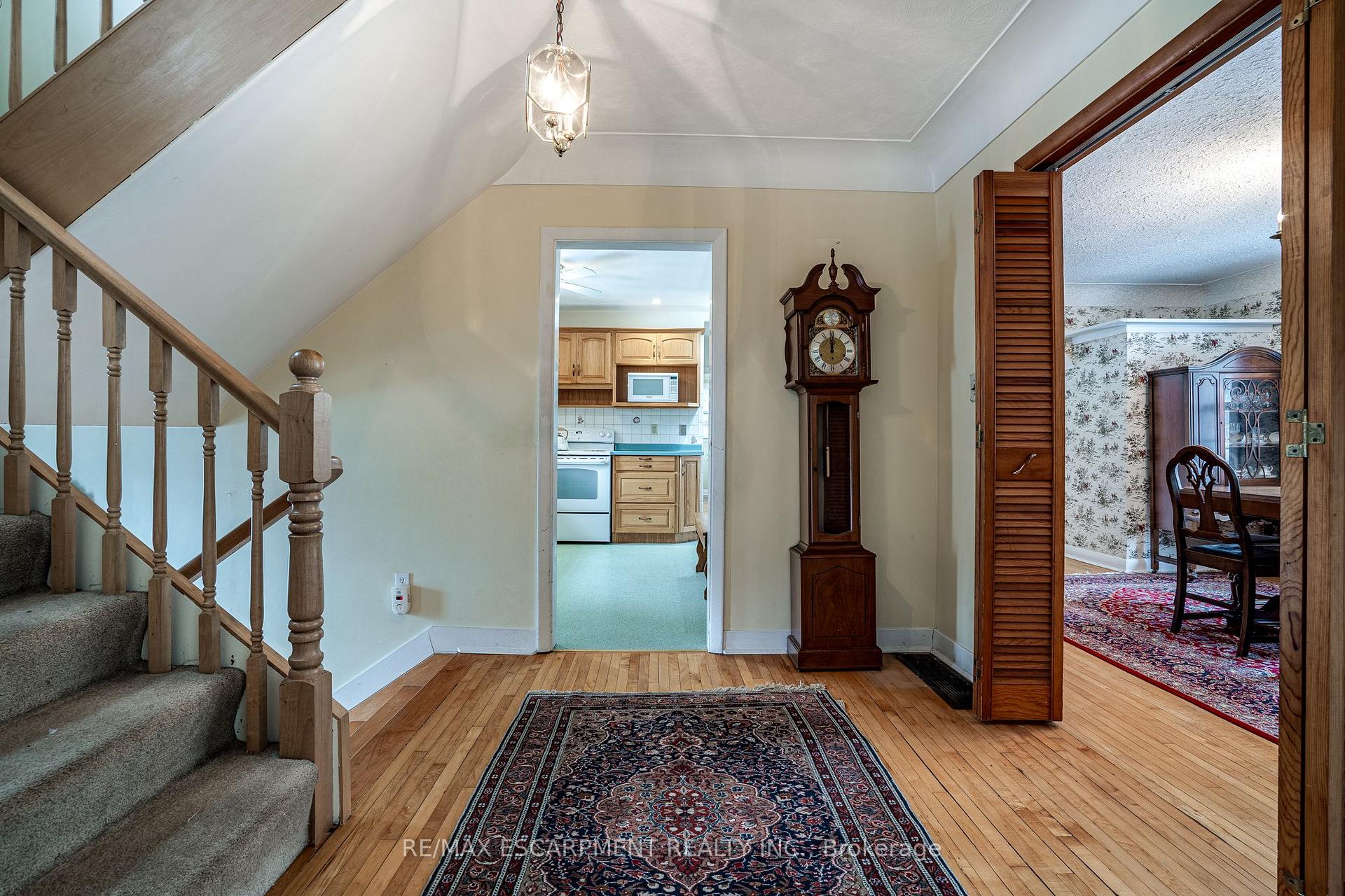 Photo 5 of 1055 Governors Road, Hamilton, Rural Dundas — HOMEH