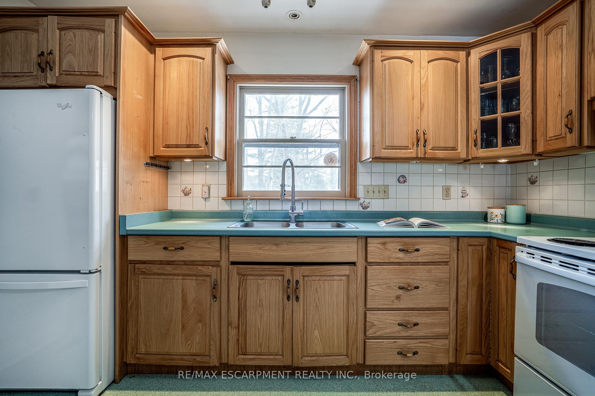 Photo 2 of 1055 Governors Road, Hamilton, Rural Dundas — HOMEH