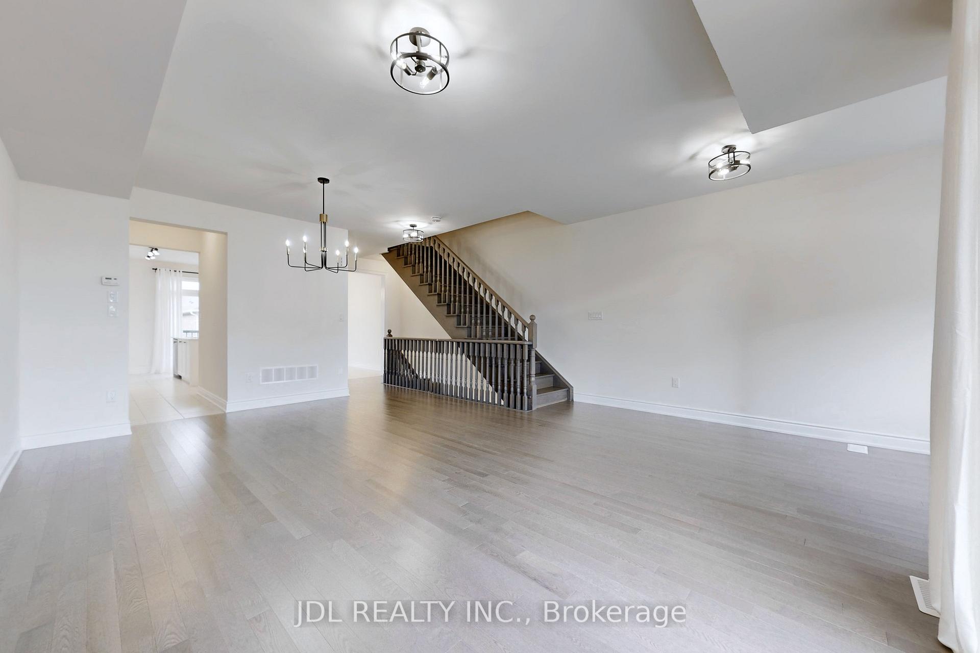 Photo 15 of 173 Tennant Circle, Vaughan, Vellore Village — HOMEH