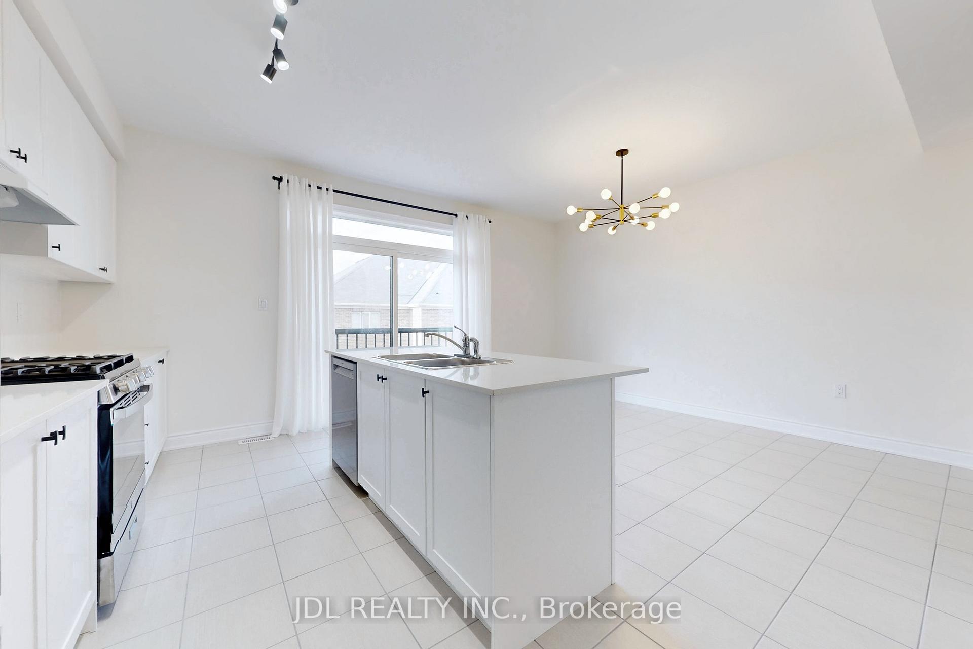 Photo 16 of 173 Tennant Circle, Vaughan, Vellore Village — HOMEH