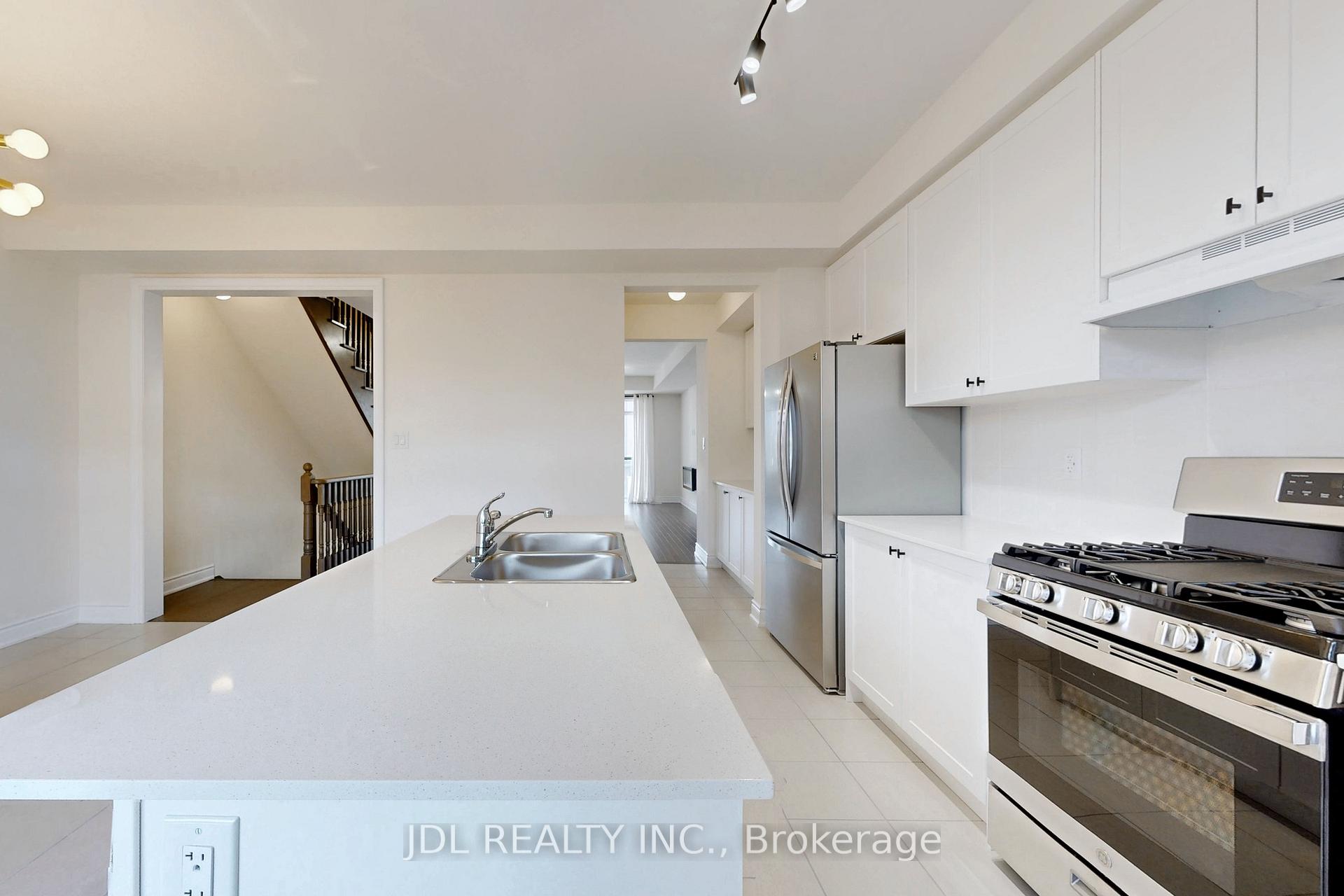 Photo 14 of 173 Tennant Circle, Vaughan, Vellore Village — HOMEH
