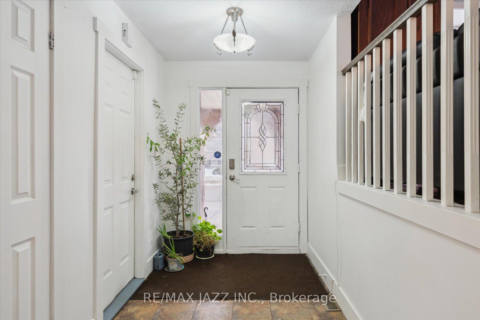 Photo 2 of 12 Glenabbey Drive, Clarington, Courtice — HOMEH