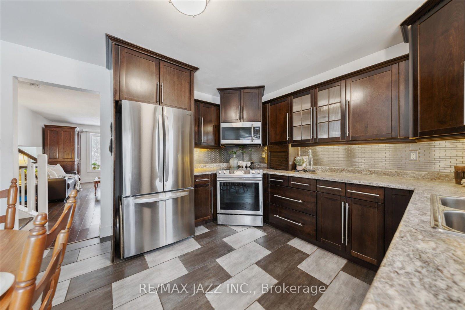Photo 10 of 12 Glenabbey Drive, Clarington, Courtice — HOMEH