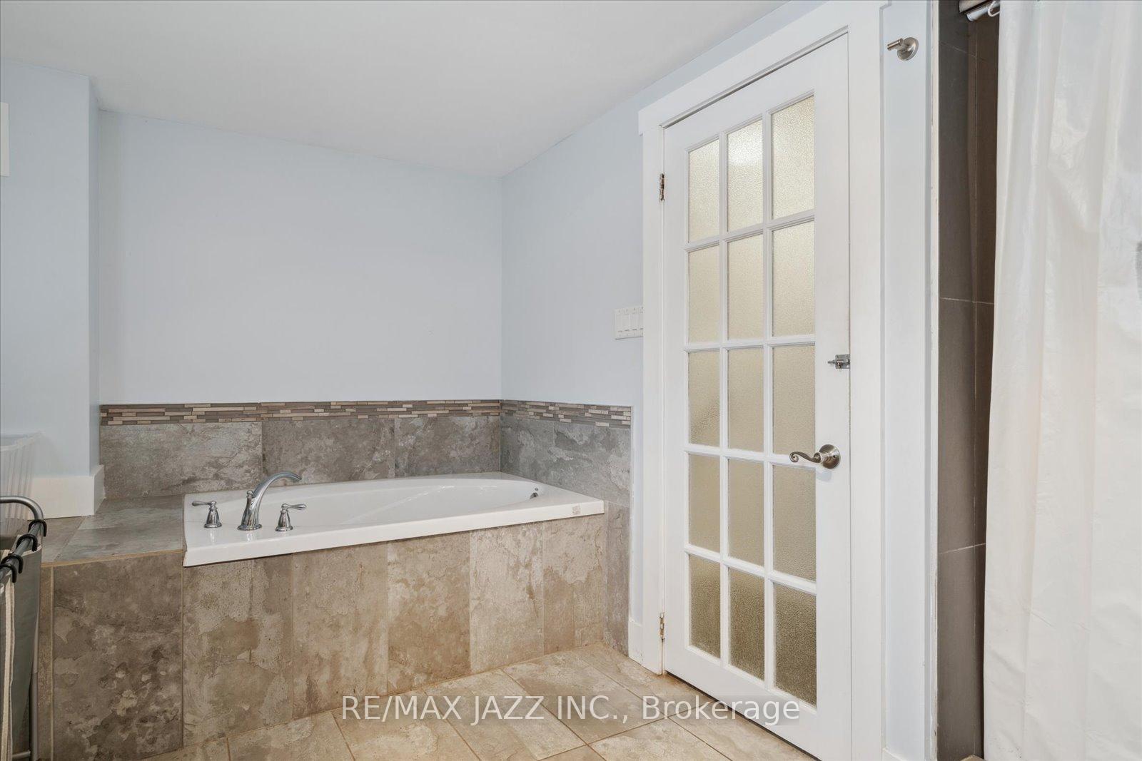 Photo 23 of 12 Glenabbey Drive, Clarington, Courtice — HOMEH