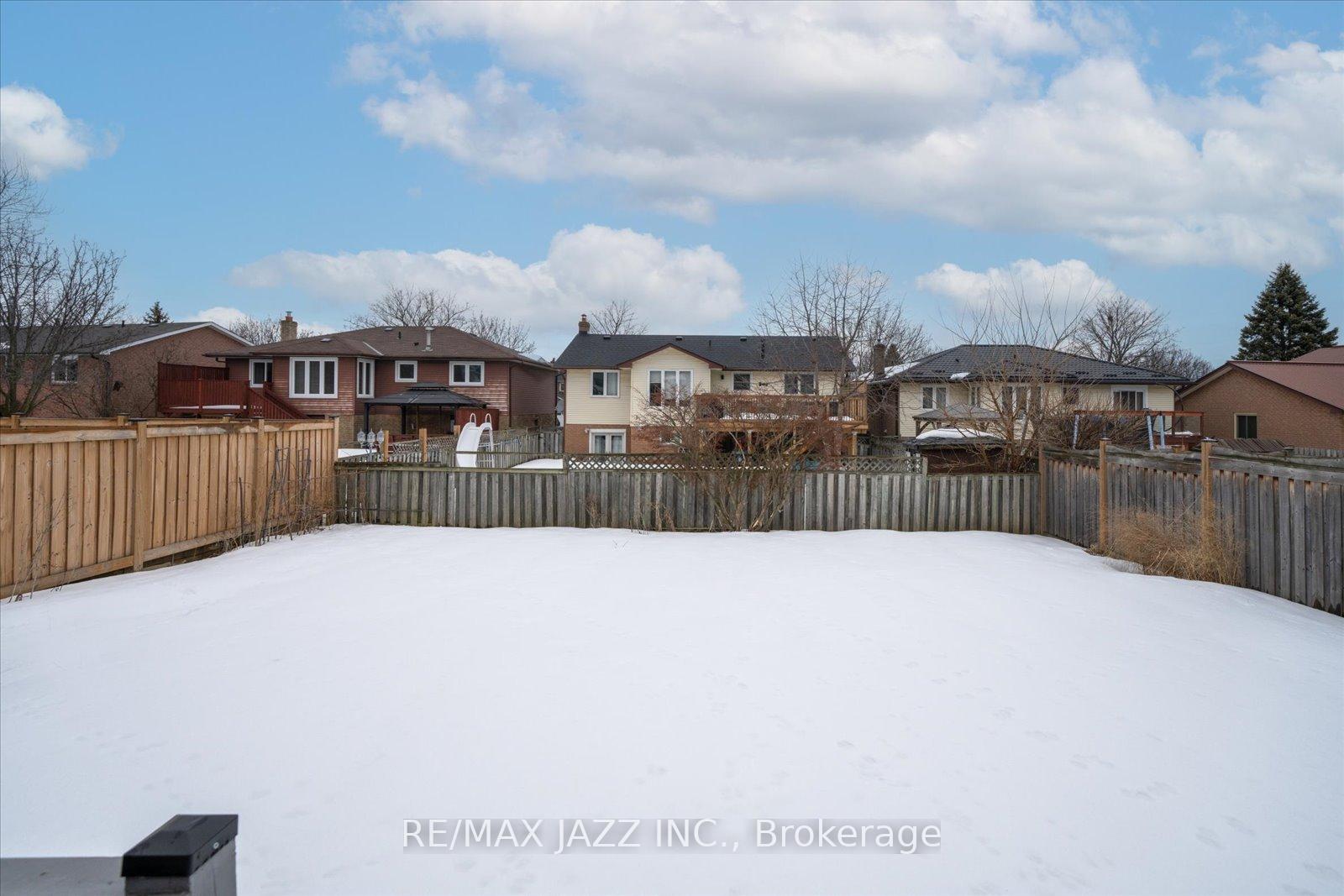 Photo 26 of 12 Glenabbey Drive, Clarington, Courtice — HOMEH