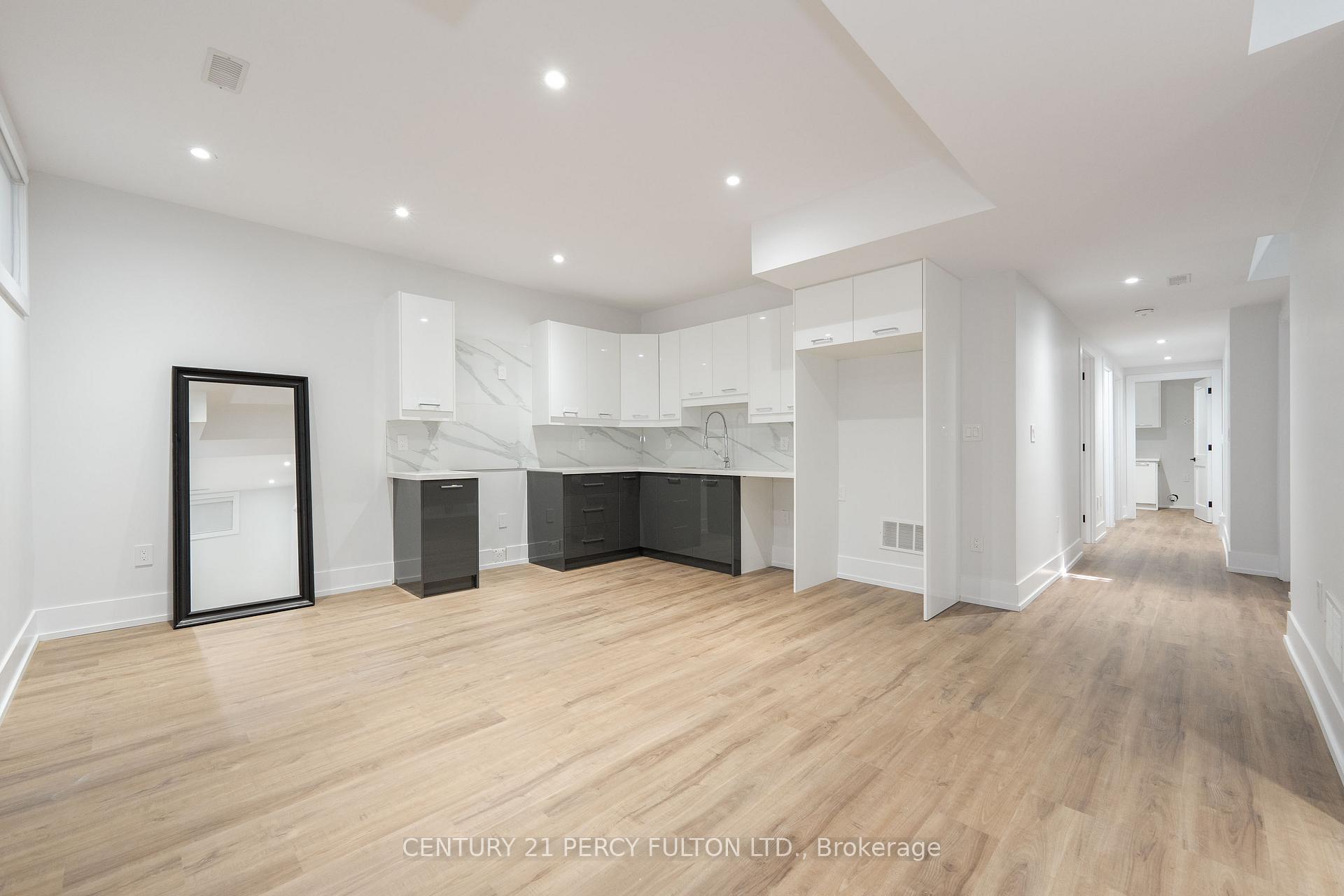 Photo 24 of 60 Boem Avenue, Scarborough, Wexford-Maryvale — HOMEH