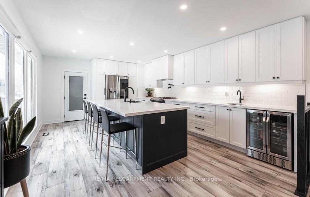 Photo 1 of 19 Cherrywood Drive, Hamilton, Stoney Creek — HOMEH