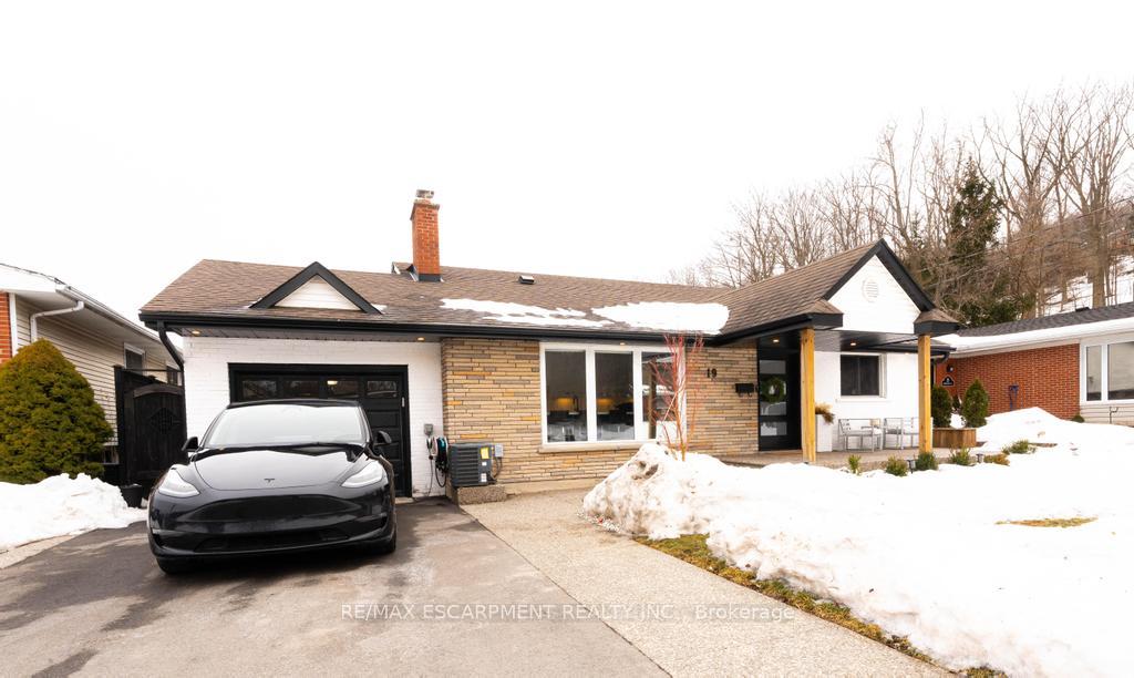 Photo 3 of 19 Cherrywood Drive, Hamilton, Stoney Creek — HOMEH